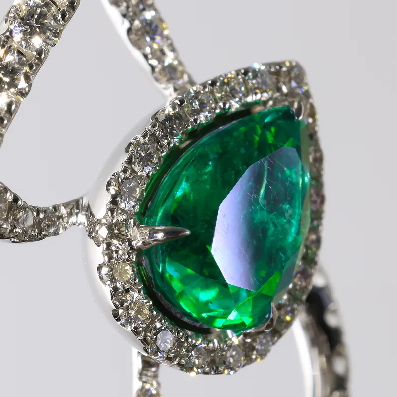 Vivid Green Brillant Smaragd Anhänger mit Kette 750er Weissgold 1.47 ct 1.41 ct Kolumbien