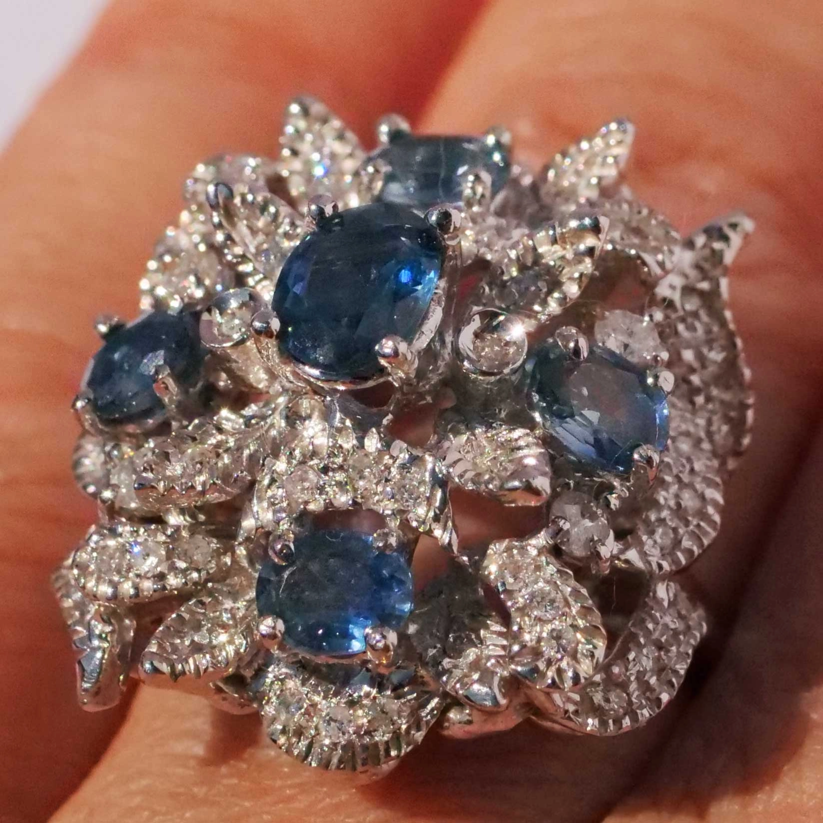 Saphir Brillant Ring 750er Weissgold 1.80 0.60 ct repräsentative florale Form 21 x 21 mm