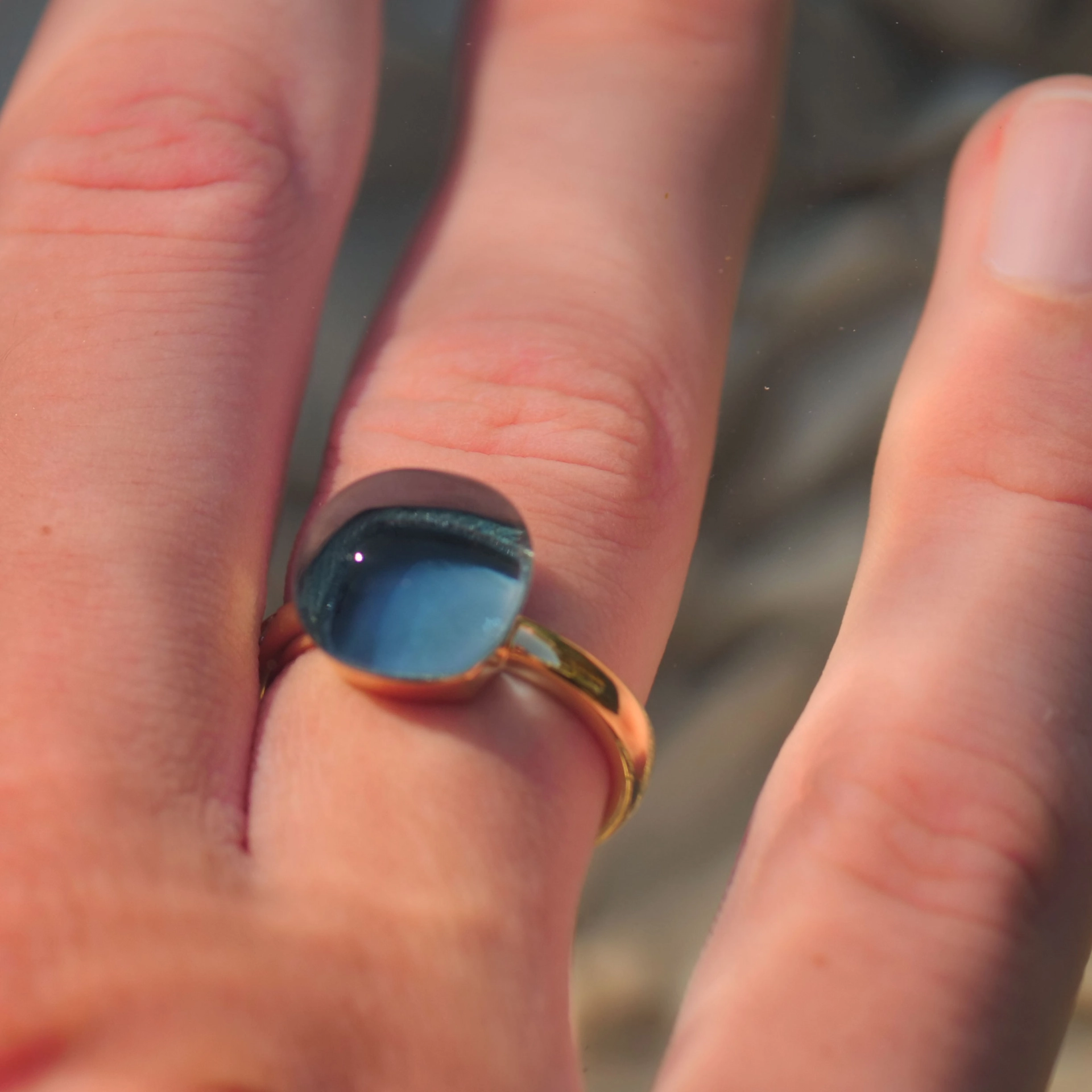 Blautopas Brillant Ring Londen Blue 750er Gelbgold Liquid Impressions cooles Design