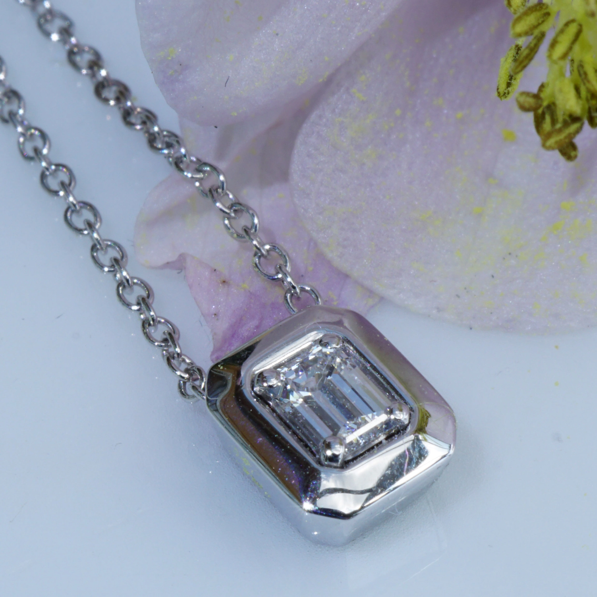 Diamant Emeraldcut Collier 0.30 ct GIA Gutachten 750er Weissgold River E VVS2