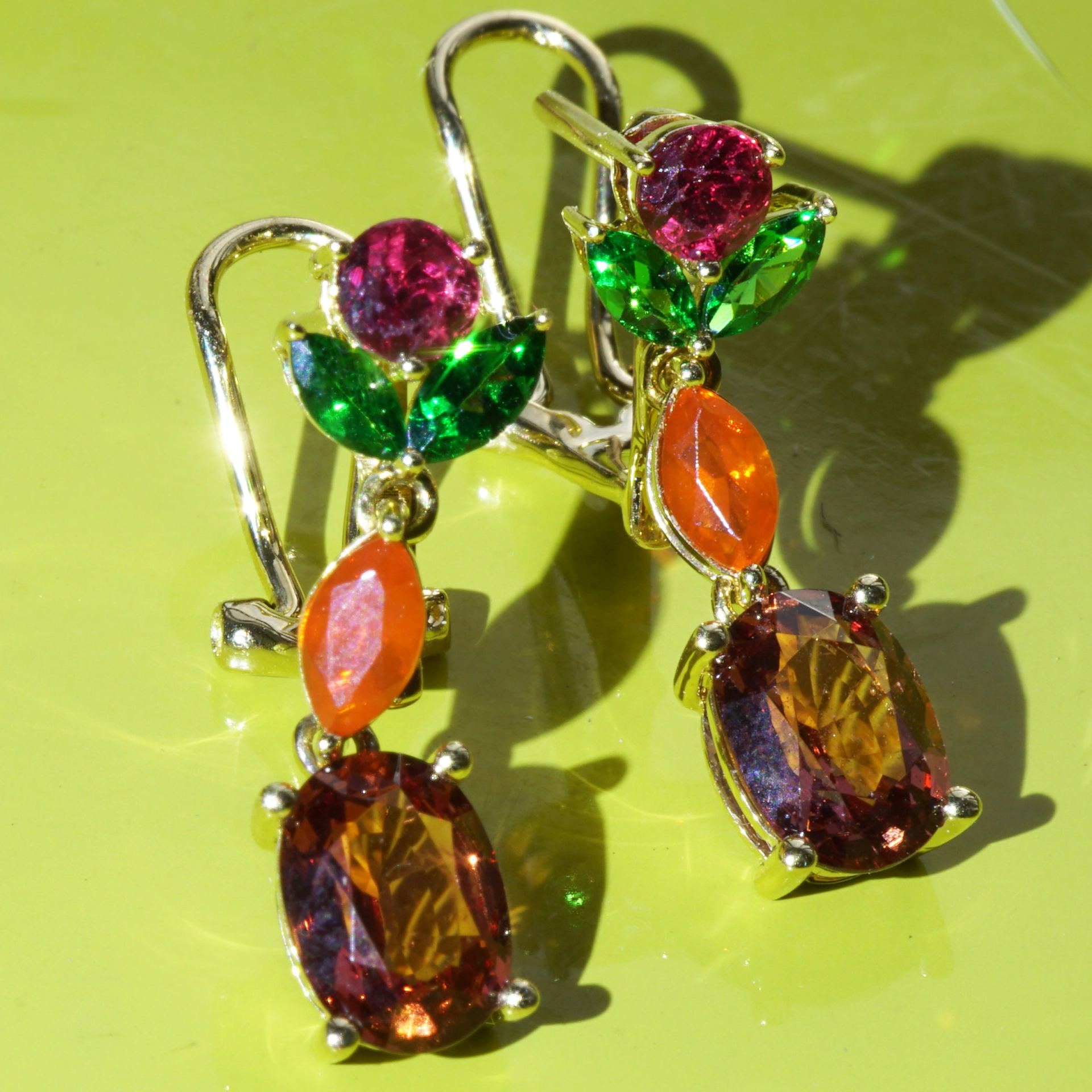 Spinel Farbstein Ohrhänger m. Stecker/Clip 750er Gelbgold...like blossoms in the wind