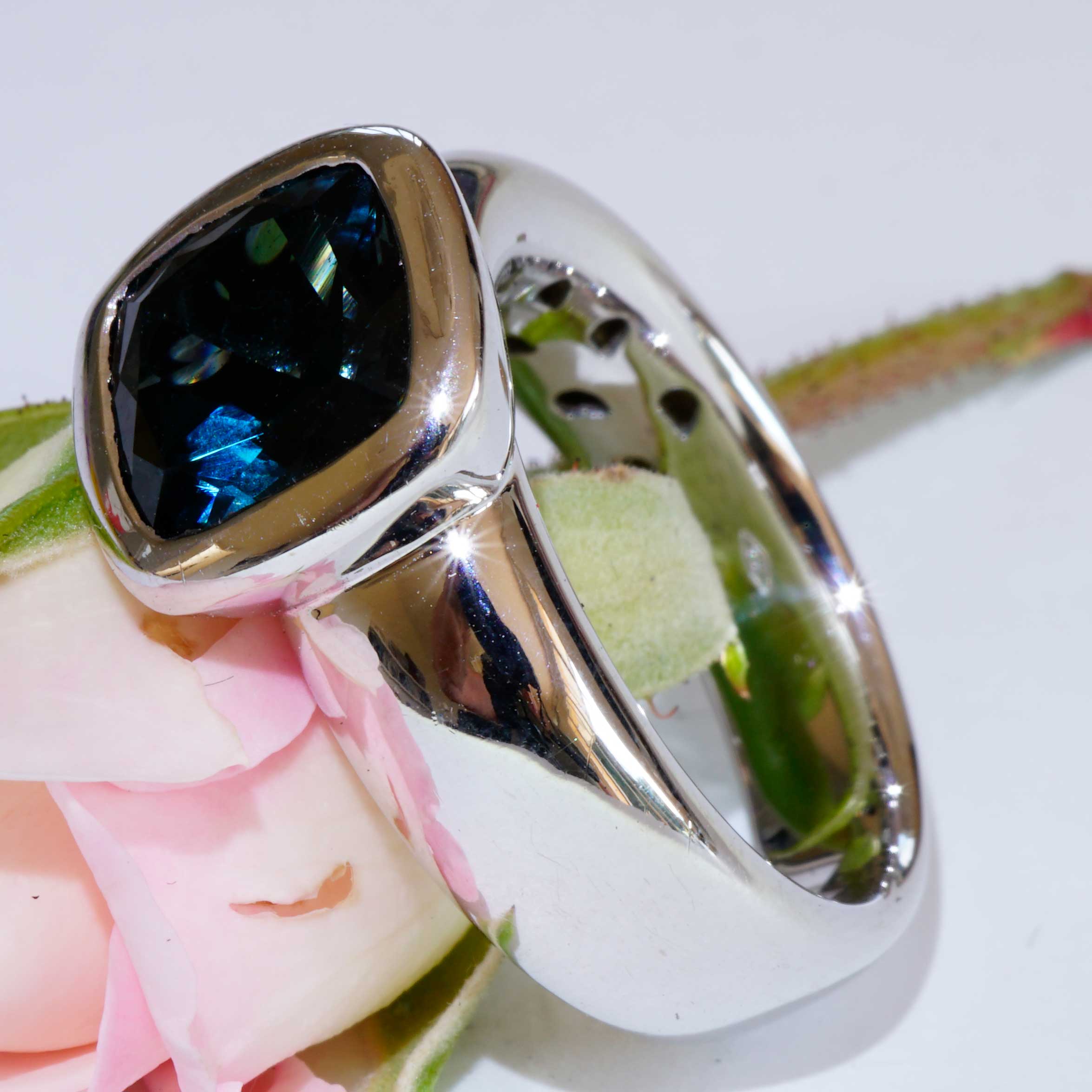 London Blue Topas Ring 750er Weissgold Valenza .....bella Italia....kleiner Kardinalring...so trendy