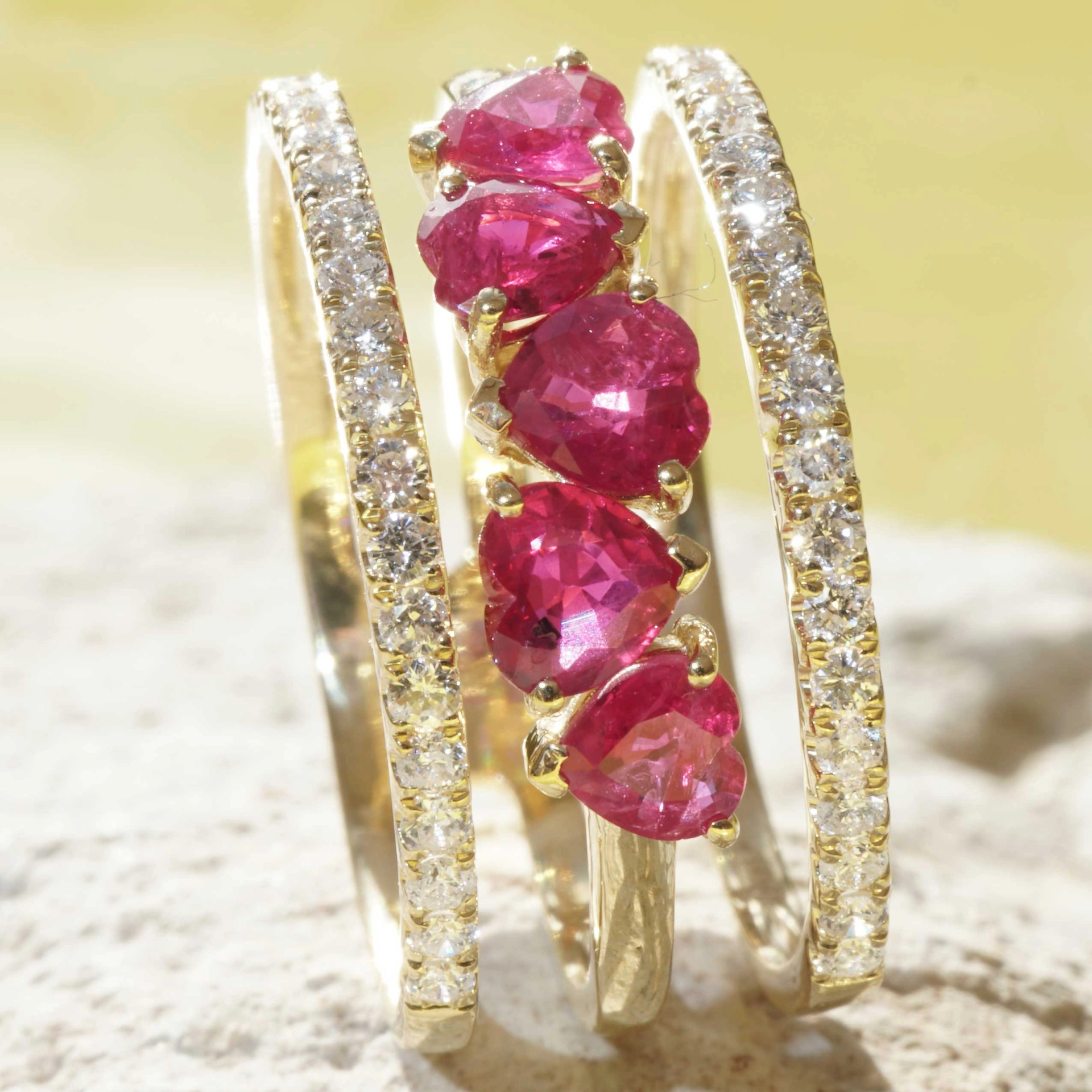 Rubin Brillant Ring 1.20 ct 0.40 ct 750er Gelbgold....fünf rote Herzen für........