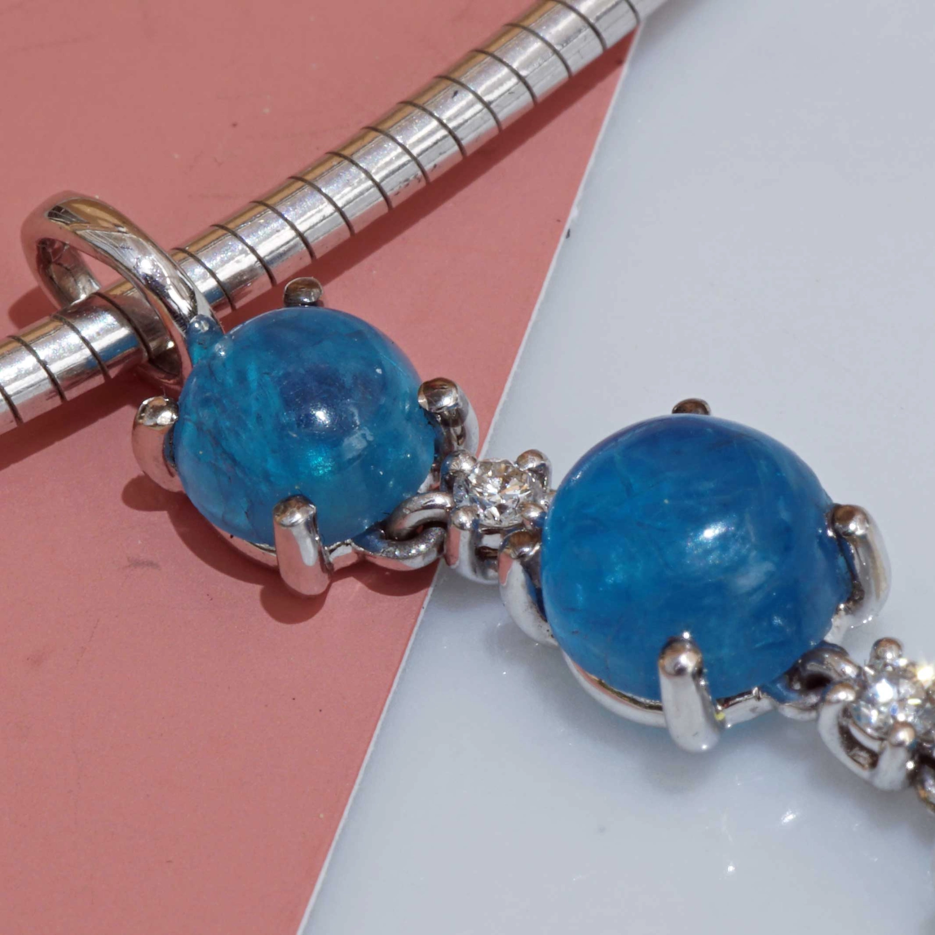 Apatit Brillant Anhänger 750er Weissgold...die Spaß Farbe NEONBLAU total ca. 3.78 ct