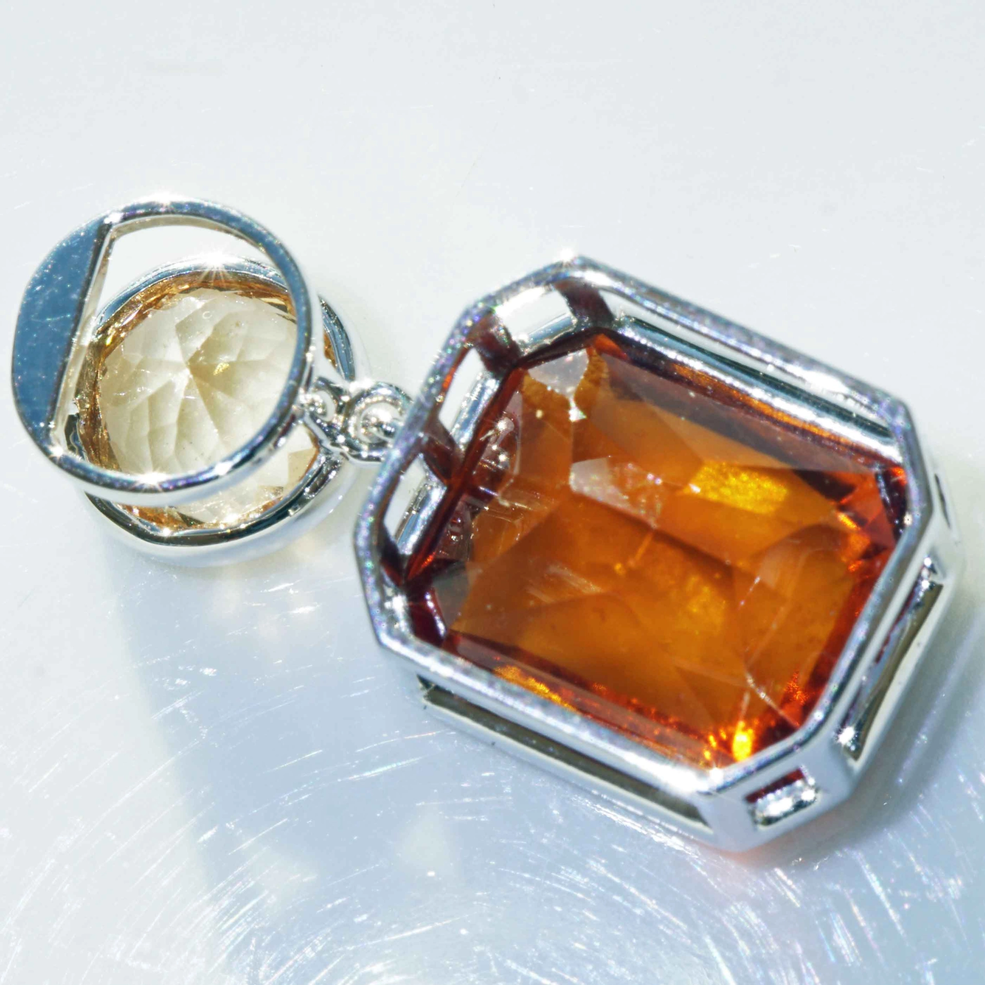 Hessonit Anhänger 750er Weissgold Vulkanisches Feuer 7.19 ct 1.61 ct Sri Lanka