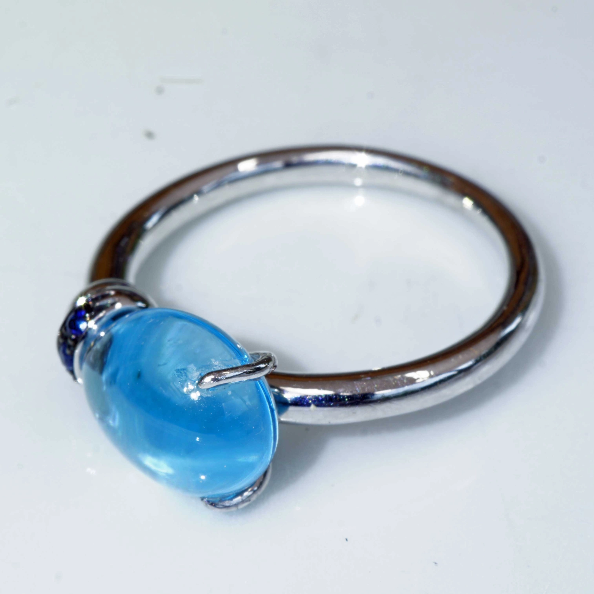Blautopas Saphir Ring Drop 750er Weissgold entzückend sweety 6 ct 0.04 ct..lässig