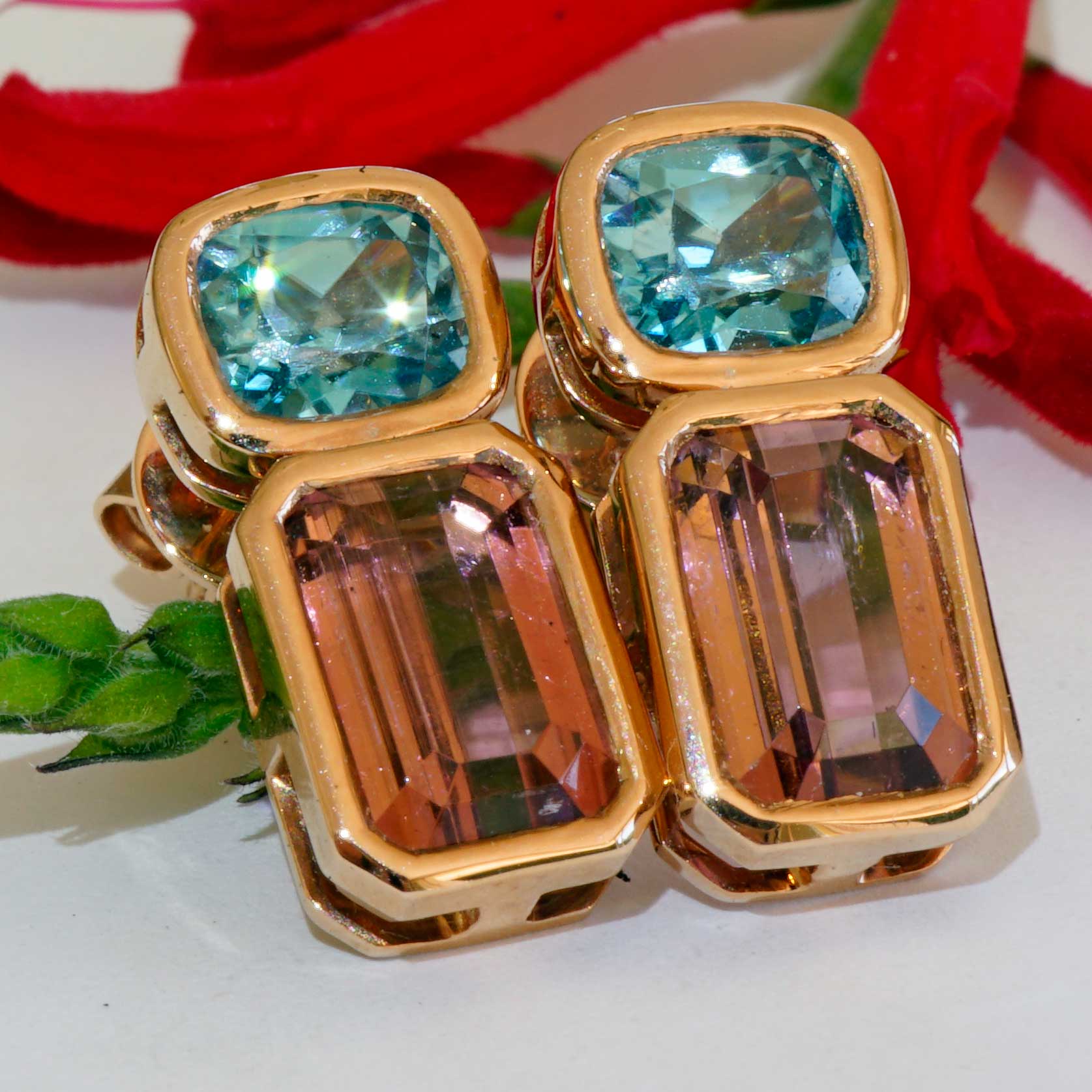 Blaue Zirkon Turmalin Ohrstecker in 750er Rosegold........elegante Kontrast Farben