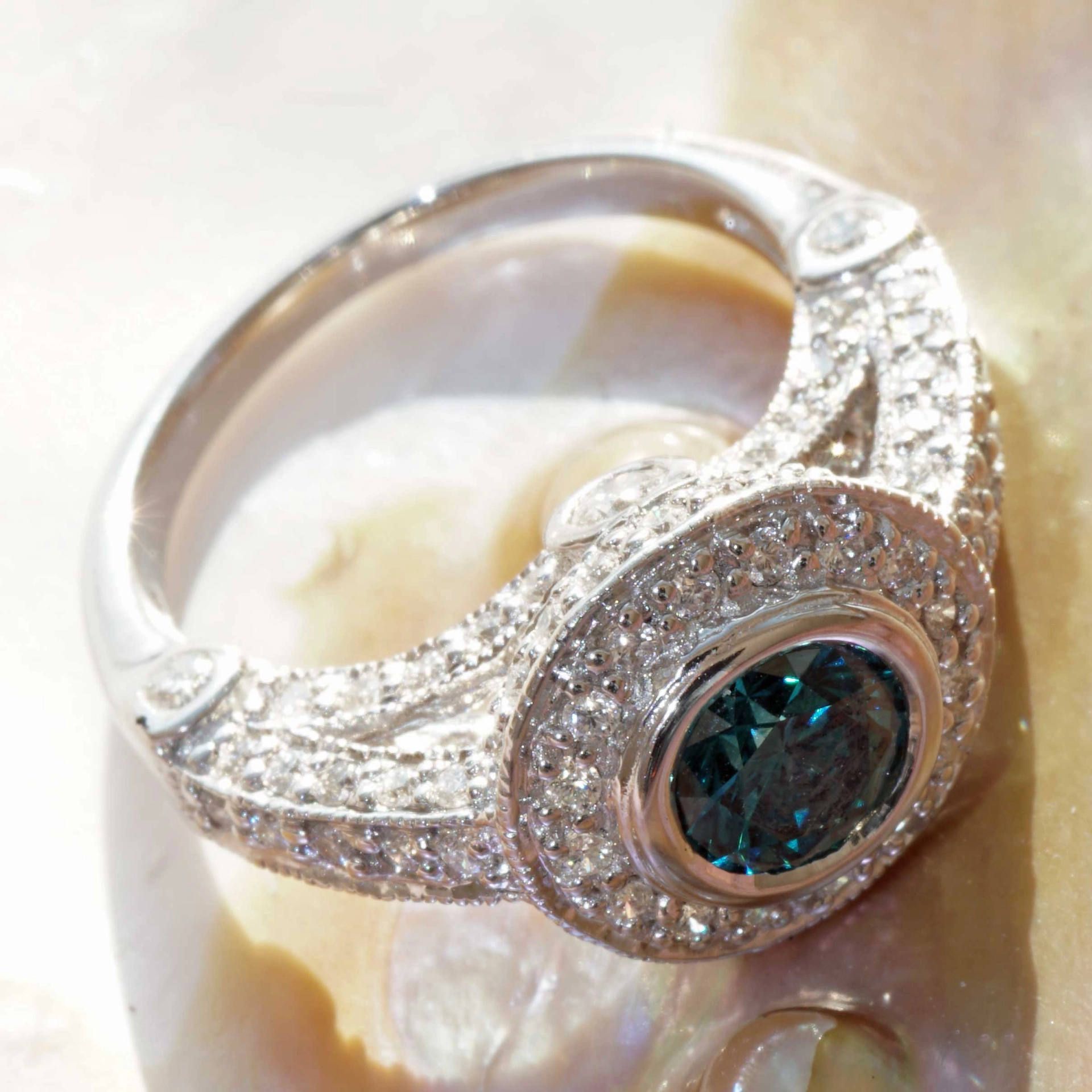 Brillant Ring blau Vollschliff Brillanten von 1.81 ct Handarbeit 750 er Weissgold Wow Wirkung