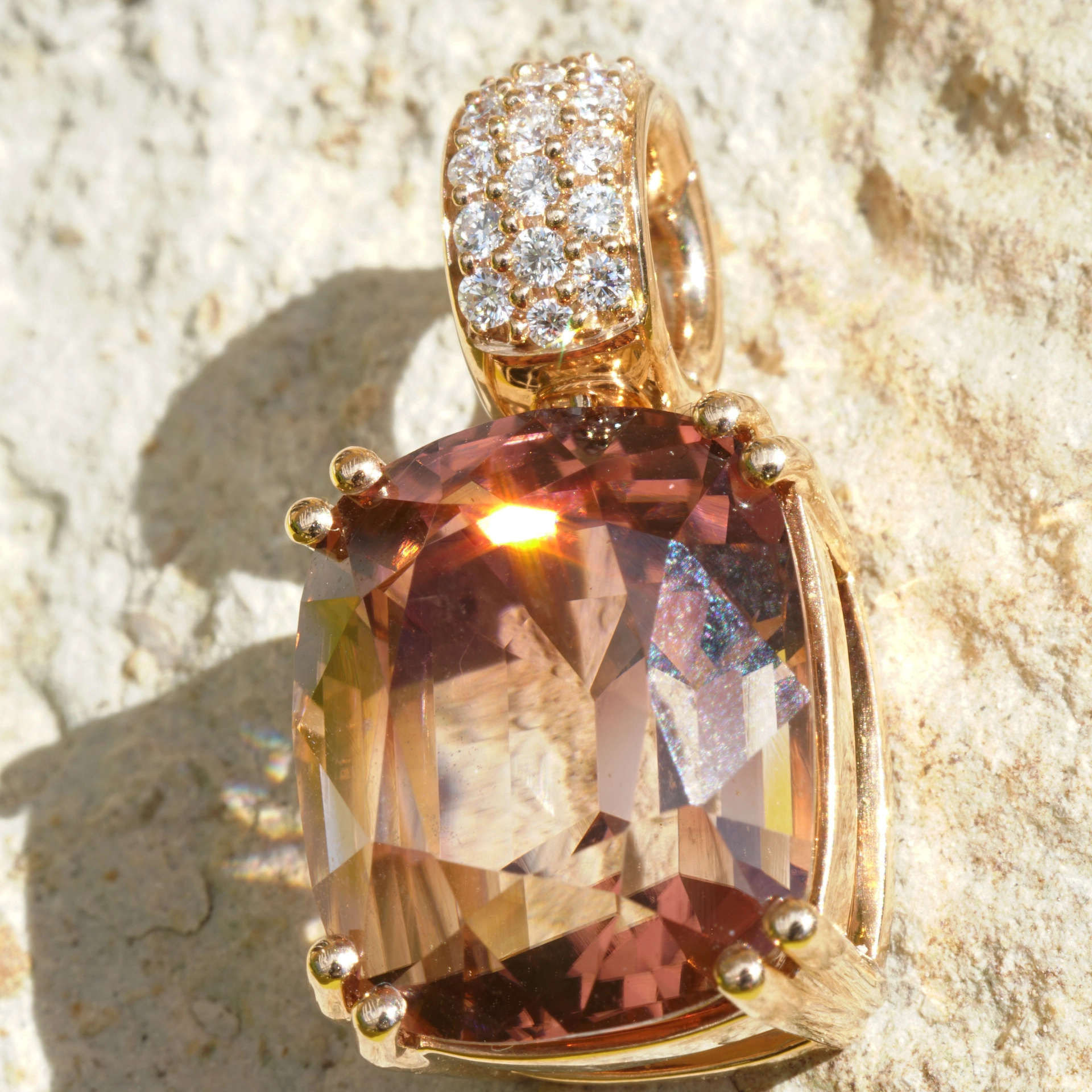 Turmalin Brillant Anhänger in 750er Roségold Sunset Beach Color 9.85 ct Afrika/Kongo