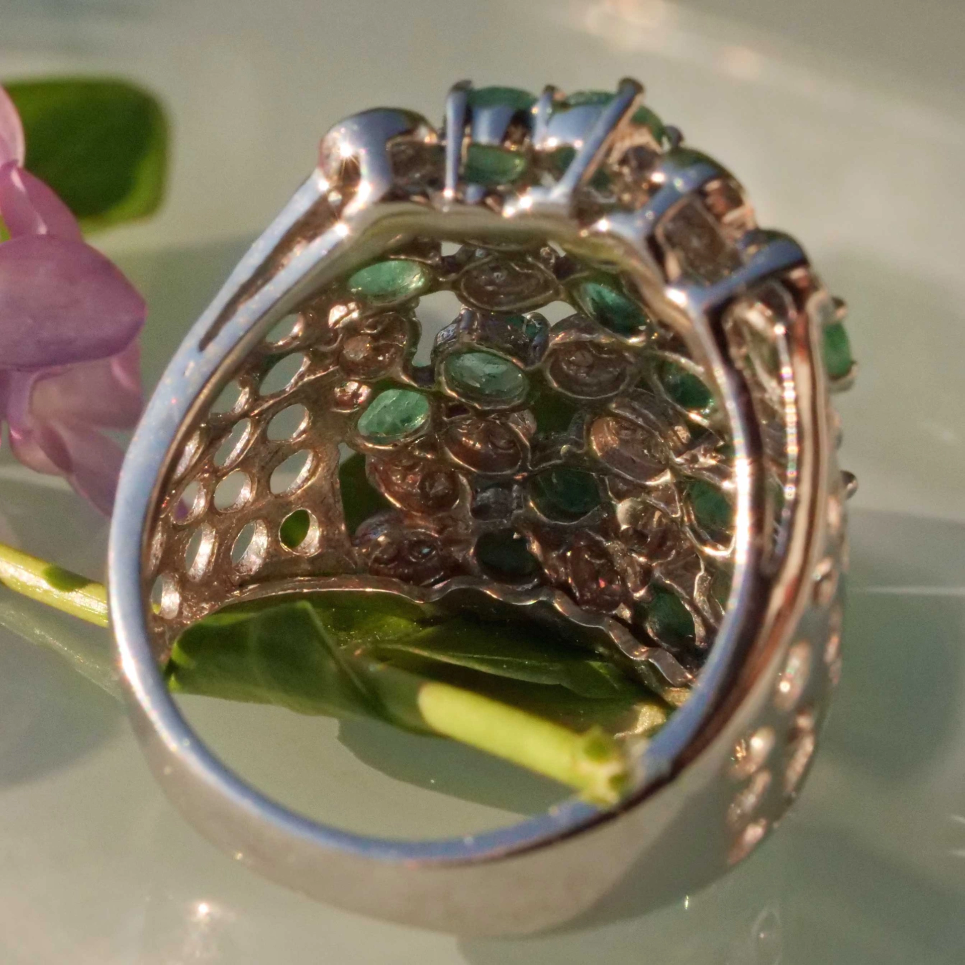Smaragd Brillant Ring 750er Weissgold repräsentative florale Form 22 x 23 mm 0.40 2.50 ct