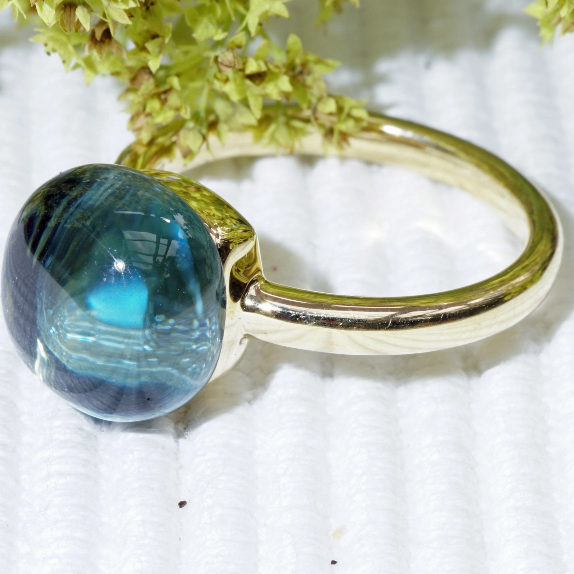 Blautopas Brillant Ring Londen Blue 750er Gelbgold Liquid Impressions cooles Design