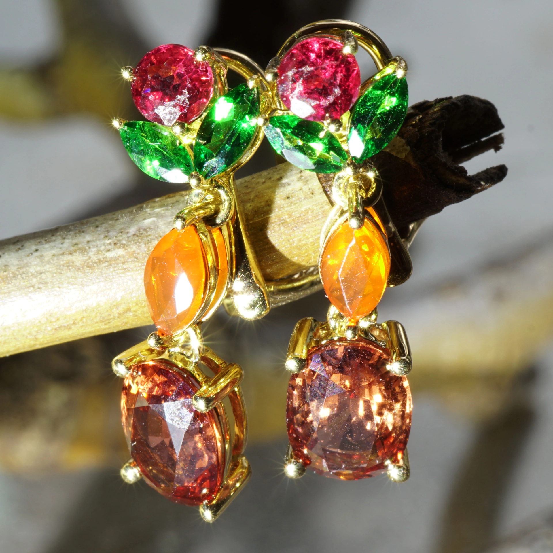 Spinel Farbstein Ohrhänger m. Stecker/Clip 750er Gelbgold...like blossoms in the wind