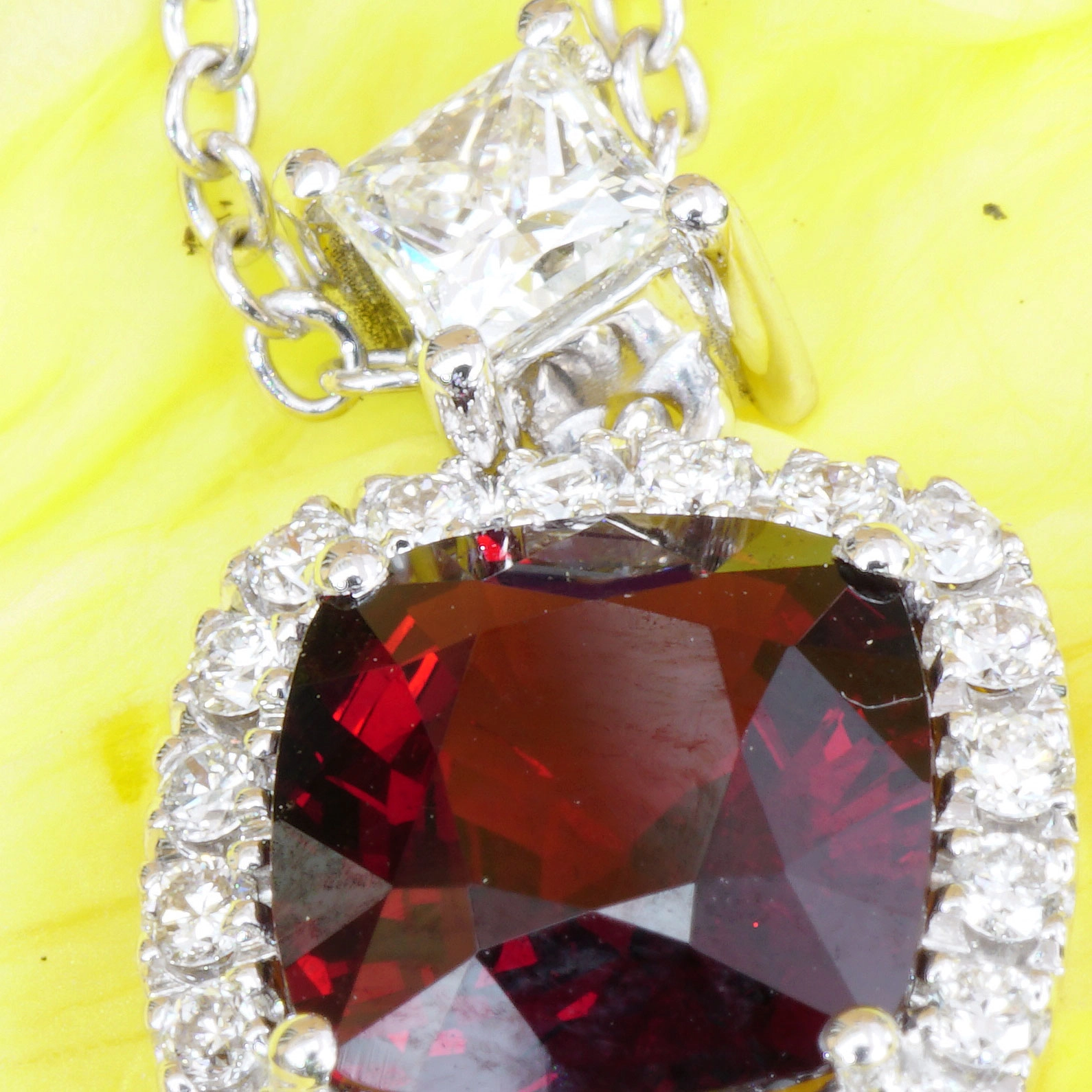 Spinell Diamant Collier 1.65 ct 0.40 ct Rot Burma 750er Weissgold...unglaubliche Lichtbrechung und B