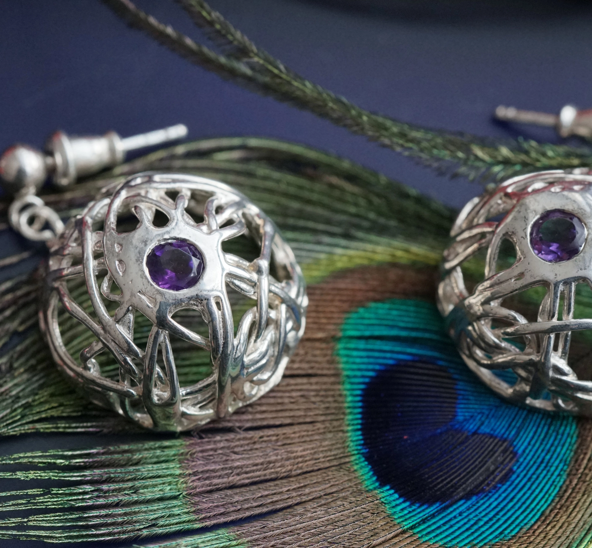 Ohrstecker Wollknäuel mit Amethysten 20 mm D. Silber Handarbeit