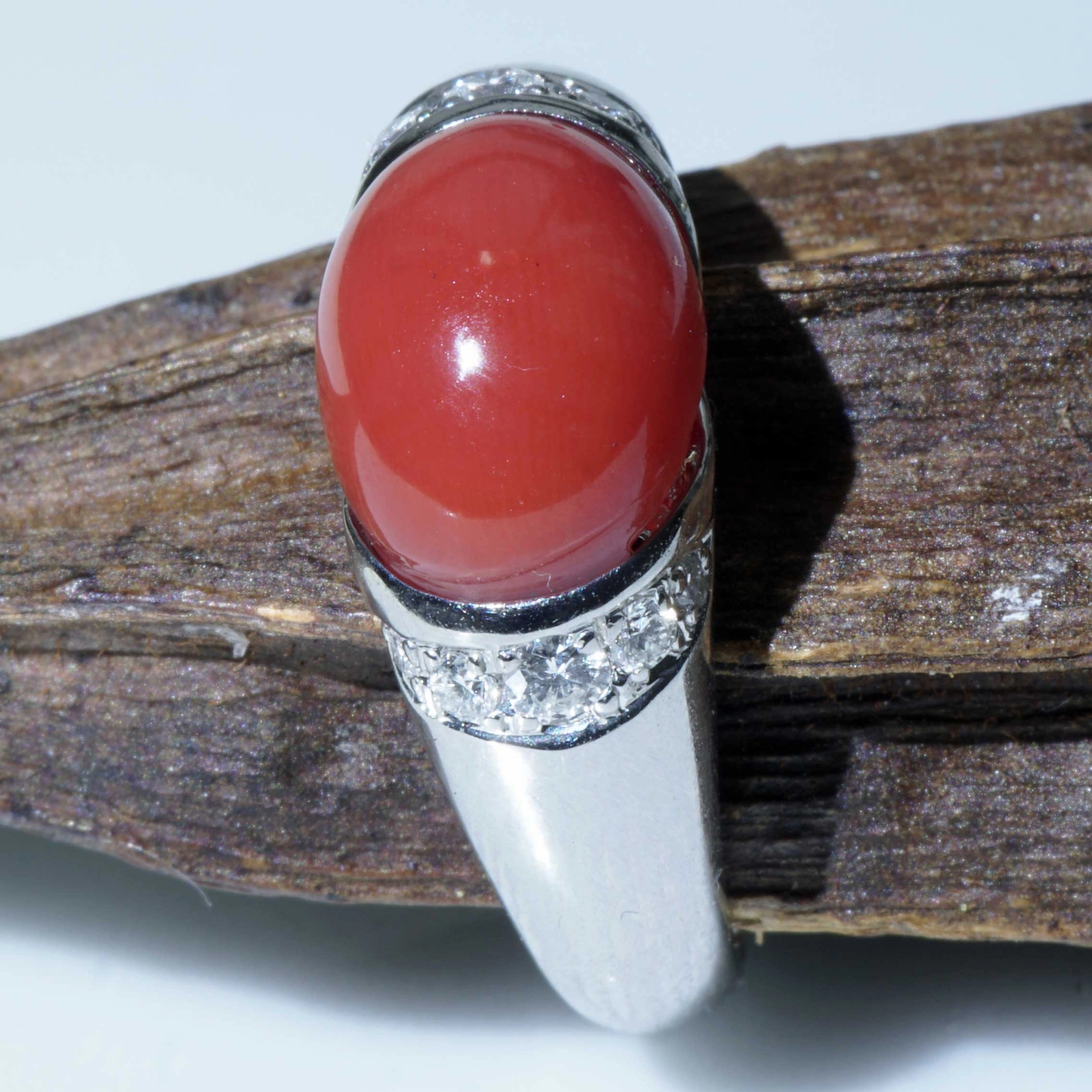 Sardegna Korall Brillant Ring 900er Platin 0.16 ct TW Lupenrein Edel!