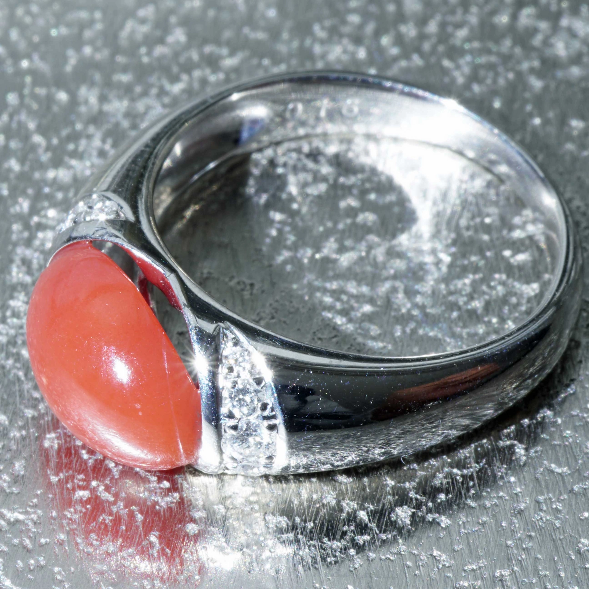 Sardegna Korall Brillant Ring 900er Platin 0.16 ct TW Lupenrein Edel!