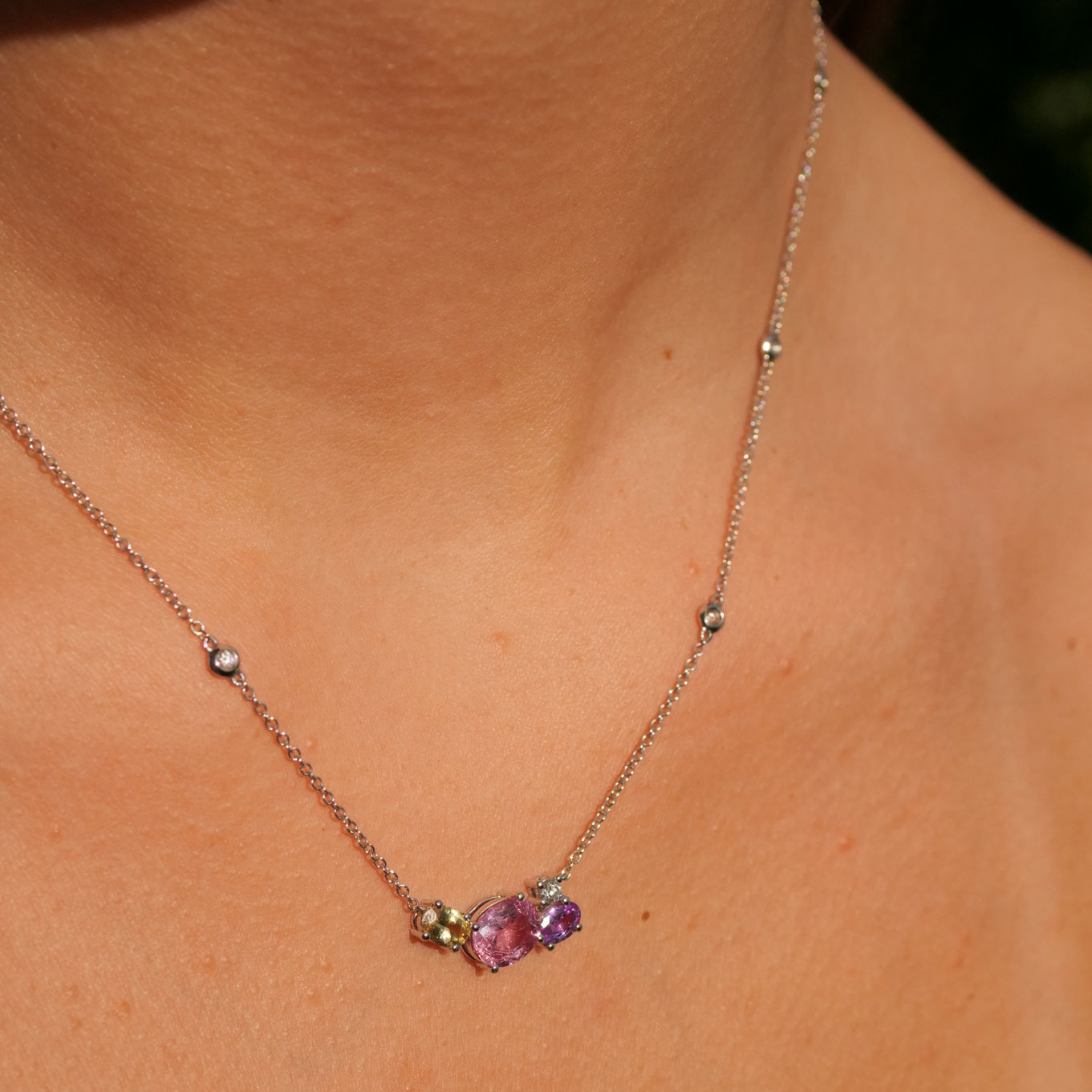 Saphir Spinell Brillant Collier 750er Weissgold 2.60 ct 0.20 ct Ilakaka Mine Madagascar gelb lila NATURFARBE und Tadschikistan