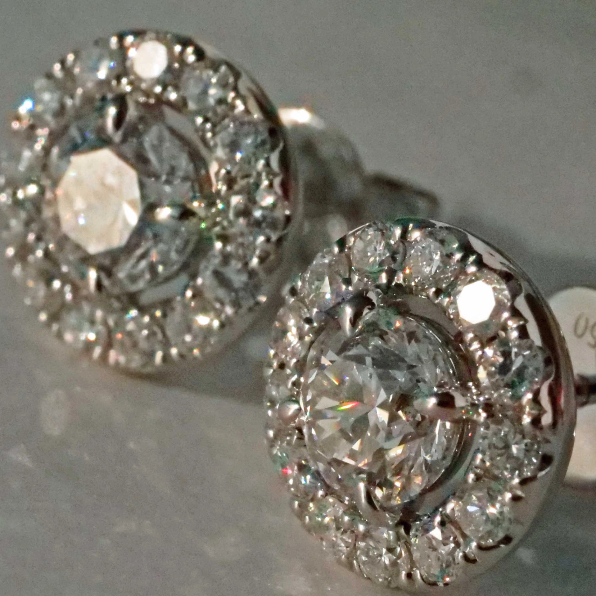 GIA zertifizierte 1.46 ct TW / VVS-VS Brillant Ohrstecker 750er Weissgold 9,2 mm Durchmesser