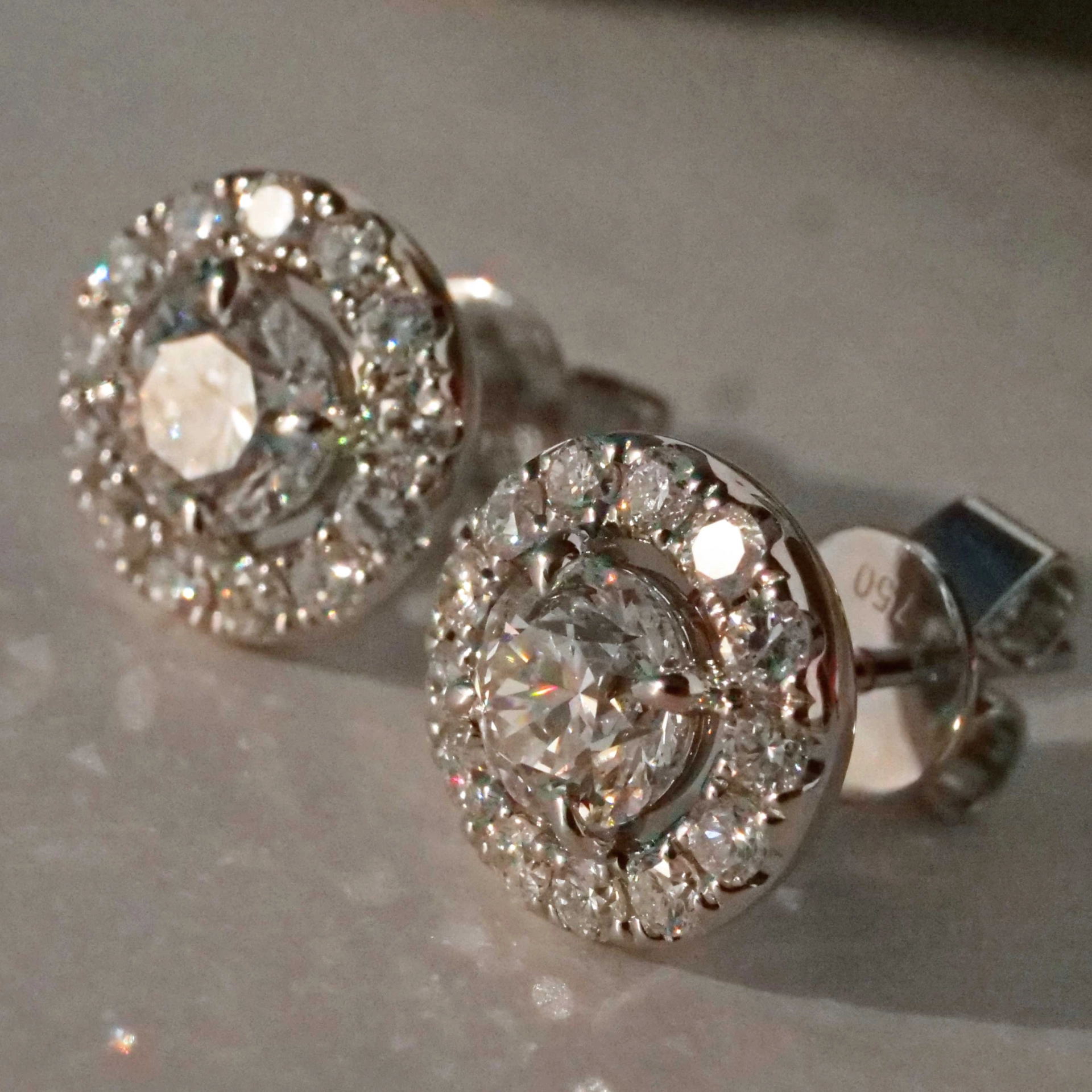 GIA zertifizierte 1.46 ct TW / VVS-VS Brillant Ohrstecker 750er Weissgold 9,2 mm Durchmesser