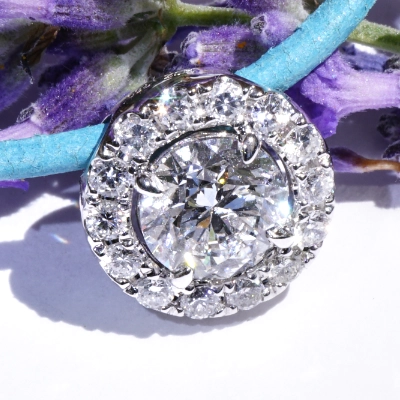 Brillant Anhänger rund 1.00 ct E SI1 6.17 - 6.25 x 4.01 mm im Halo Stil 0.25 ct GIA Gutachten