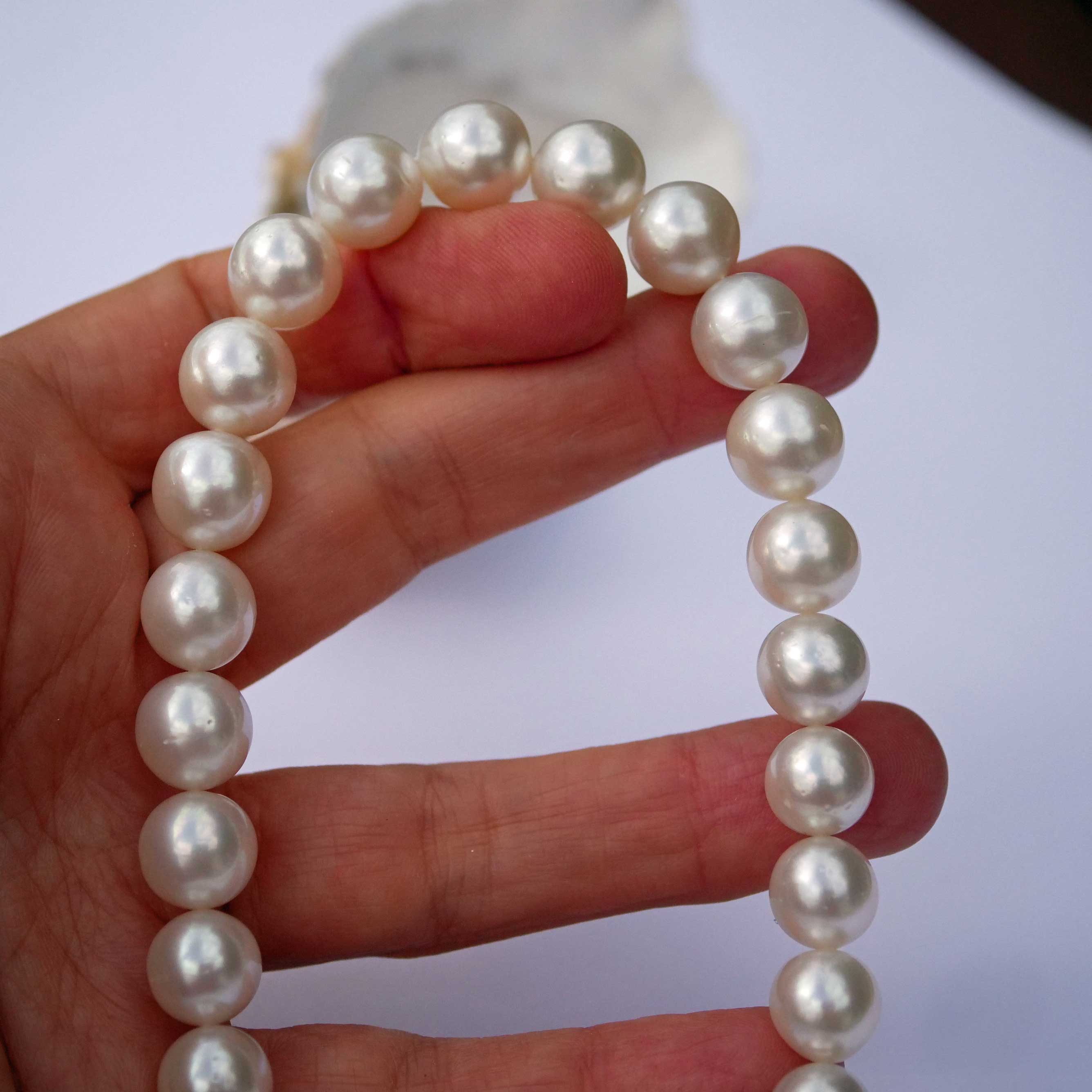 SÜDSEE Zuchtperl Strang weiss AAA+ FEINER LÜSTER rund 11.9 x 9.0 mm eleganter Klassiker