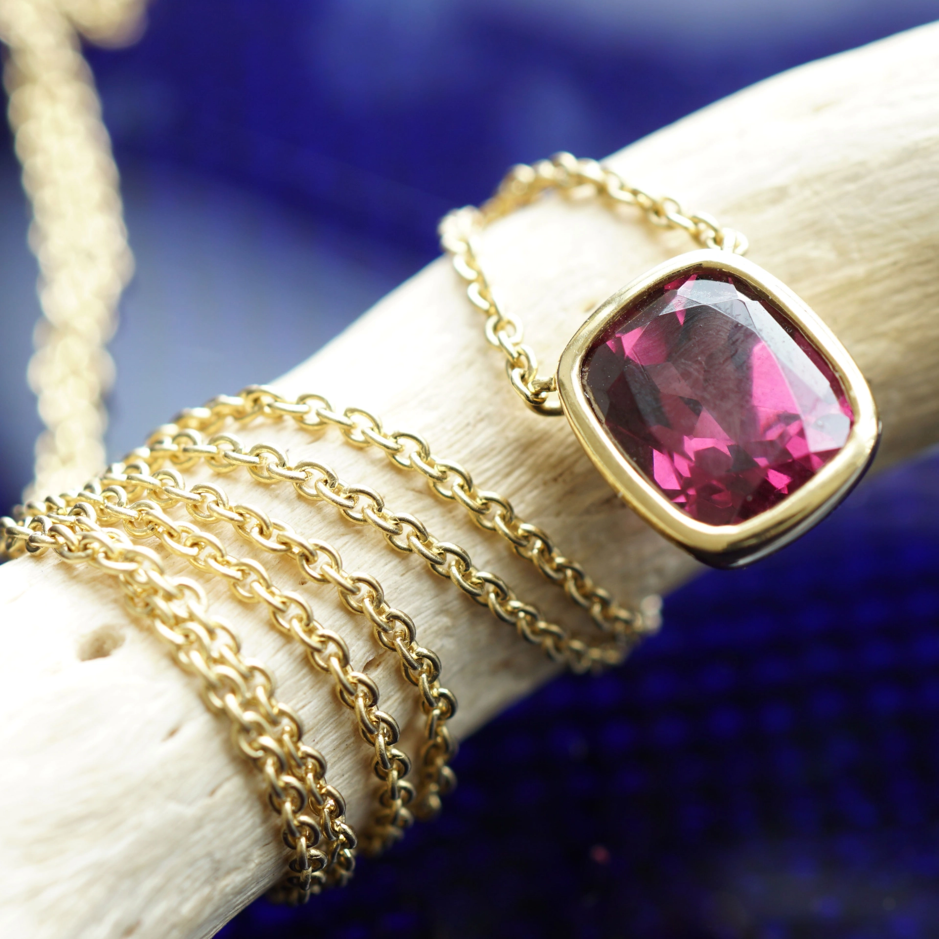 Rhodolith Collier 2.65 ct 750er Gelbgold 10 x 9 mm Spitzenqualität AAA+ Herzblut