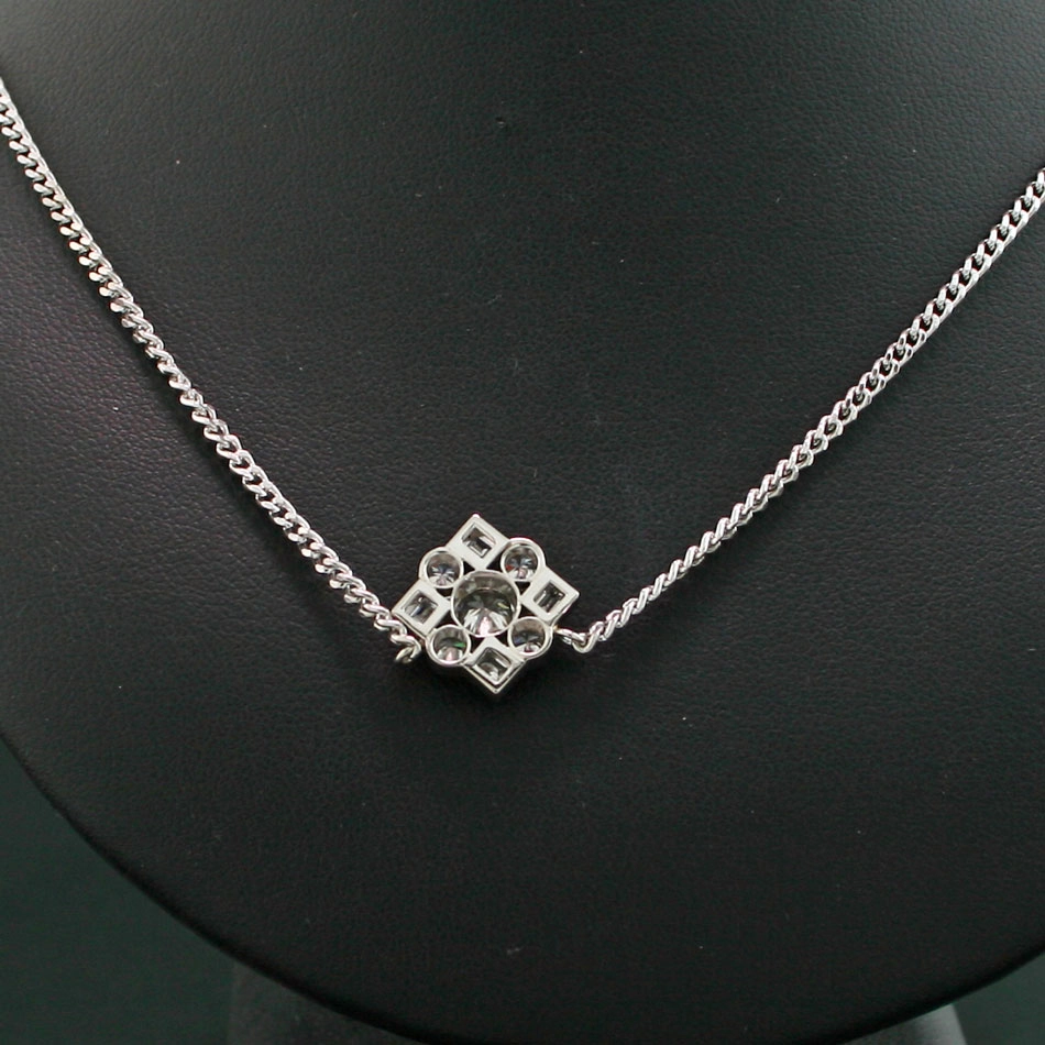 Halbkaräter Collier in 900er Platin  total ca. 1.57 ct Erlesener Platinschmuck