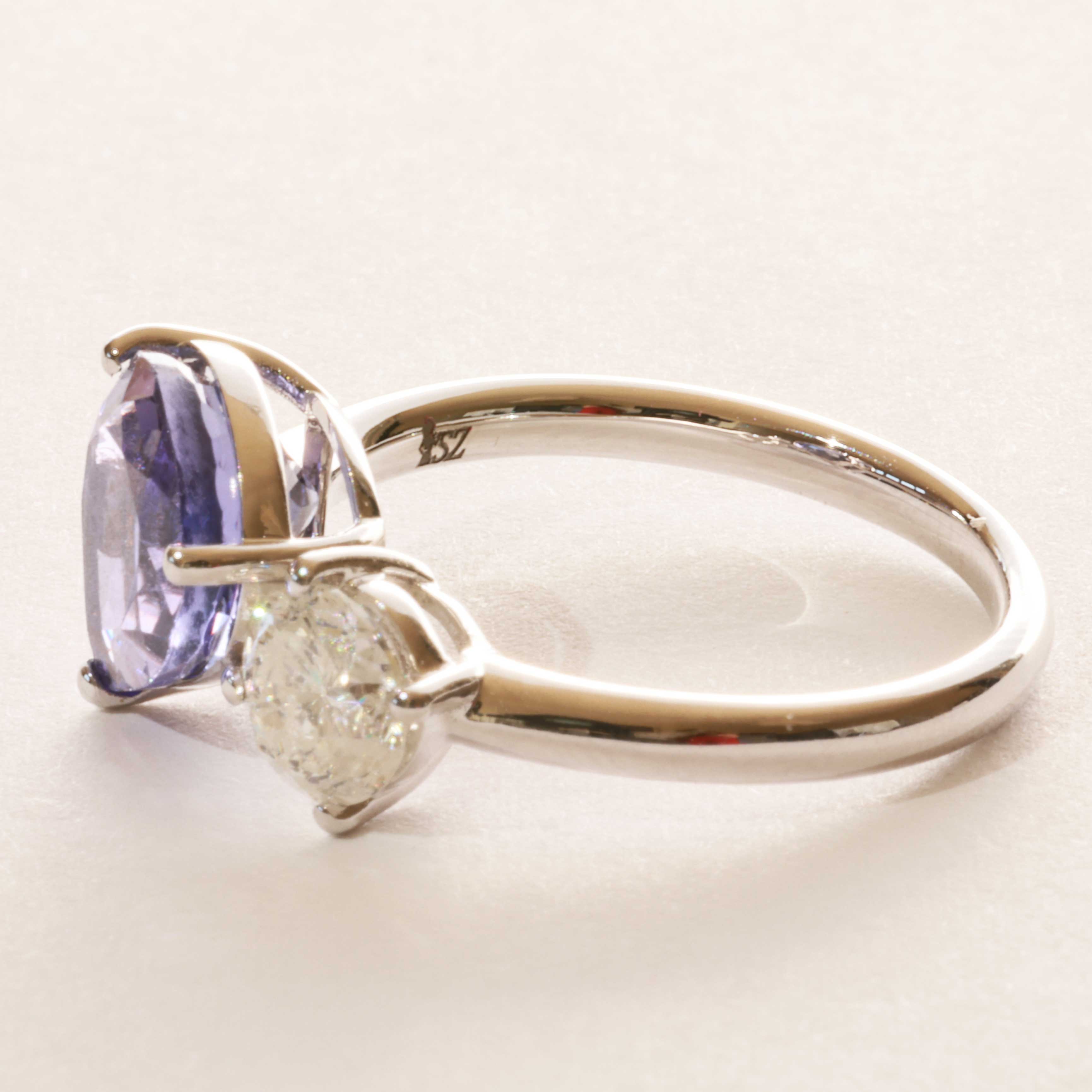 Tansanit Brillant Ring 750er Weissgold 2.30 ct  0.42 ct tolles Design zum Kombinieren als Steckring