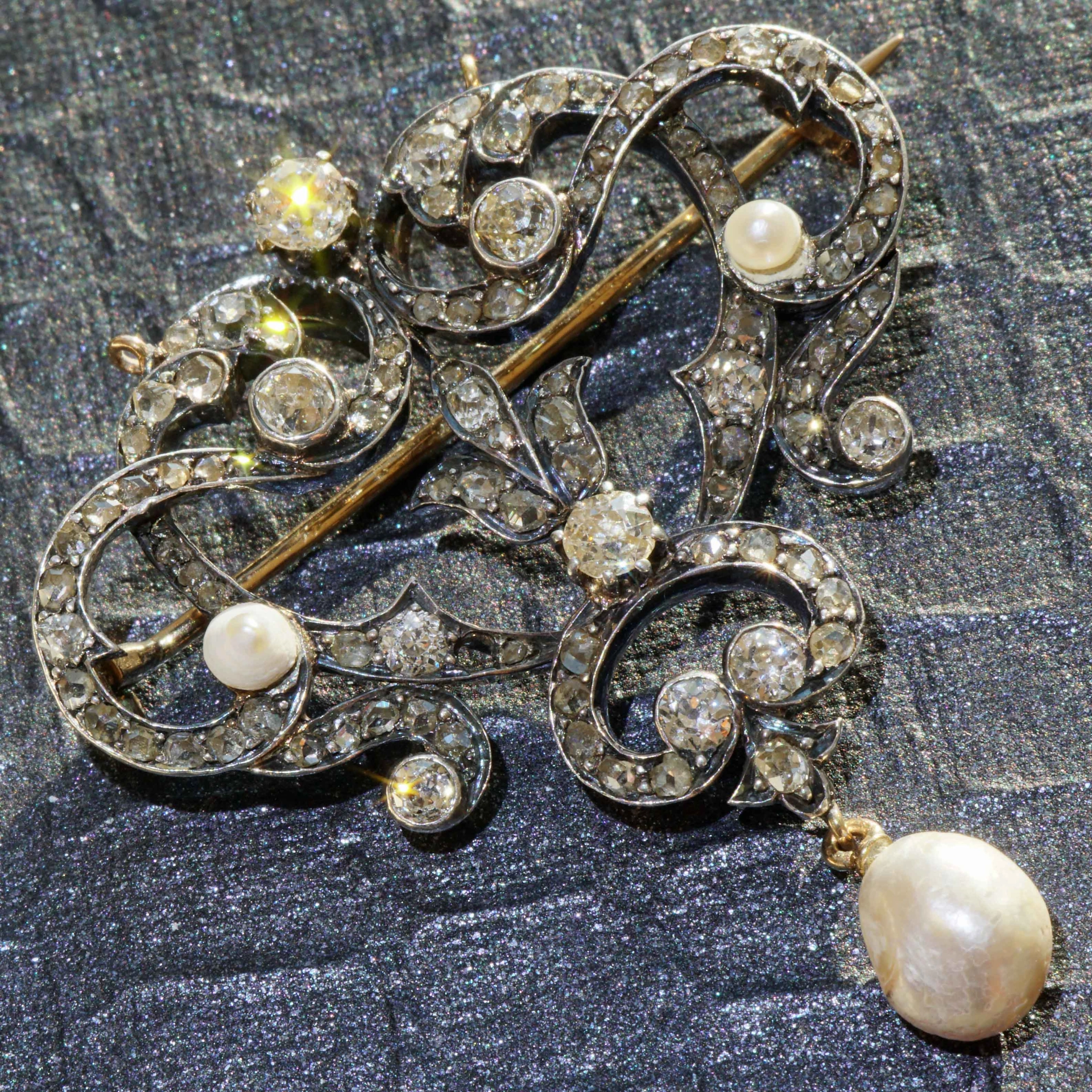 Antikschmuck Brosch/Anhänger Ende 19 Jh. 700er Gold / Silber 2.48 ct mit Naturperlen