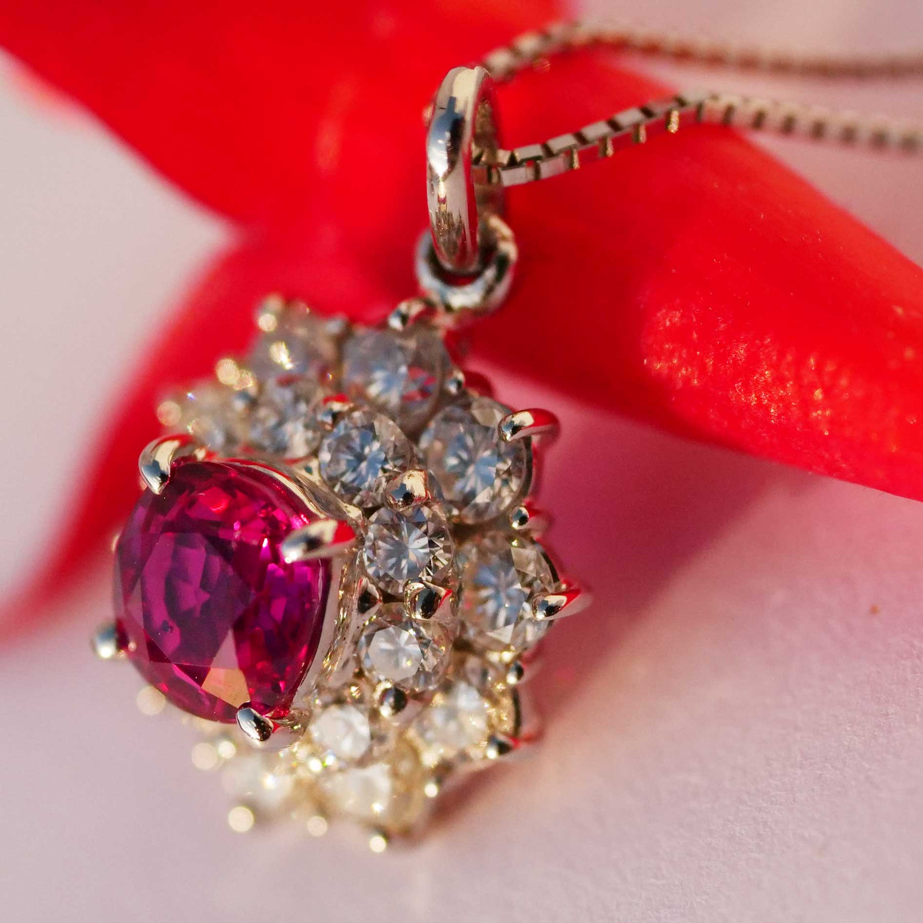 BURMA unerhitzt Rubin Brillant Anhänger m. Kette 0.84 ct 1.01 ct GIA Zertifikat 900er/850er Platin 