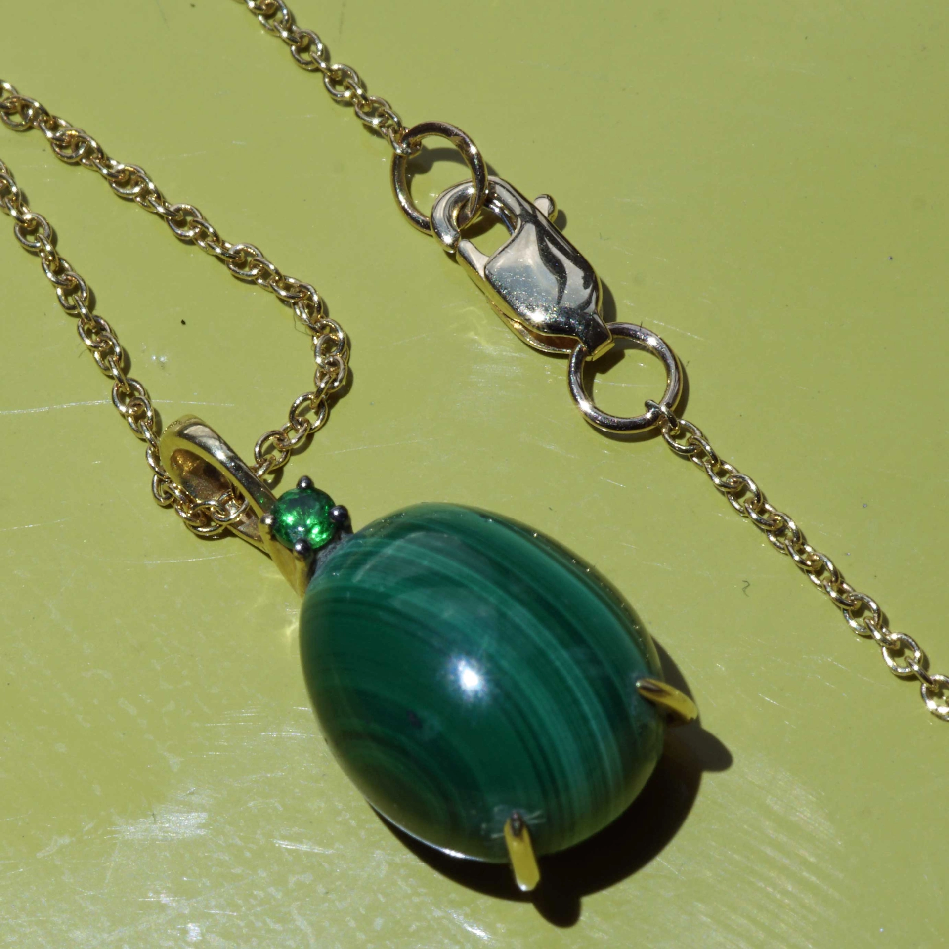 Malachit Tsavorith Anhänger Drop 750er Gelbgold entzückend 6.90 0 ct 0.04 ct mit Kette