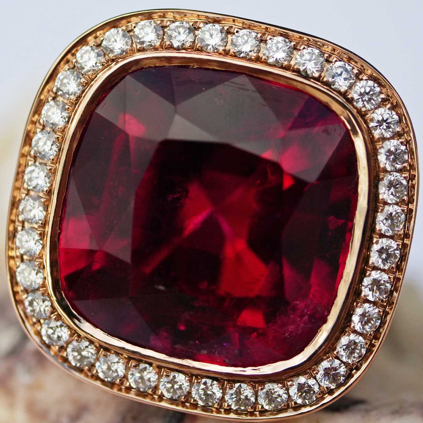 Rubellit Brillant Ring der Extraklasse AAA+  23.10 ct Afghanistan  rot-pink unglaubliche Leuchtkraft 750er Rosegold