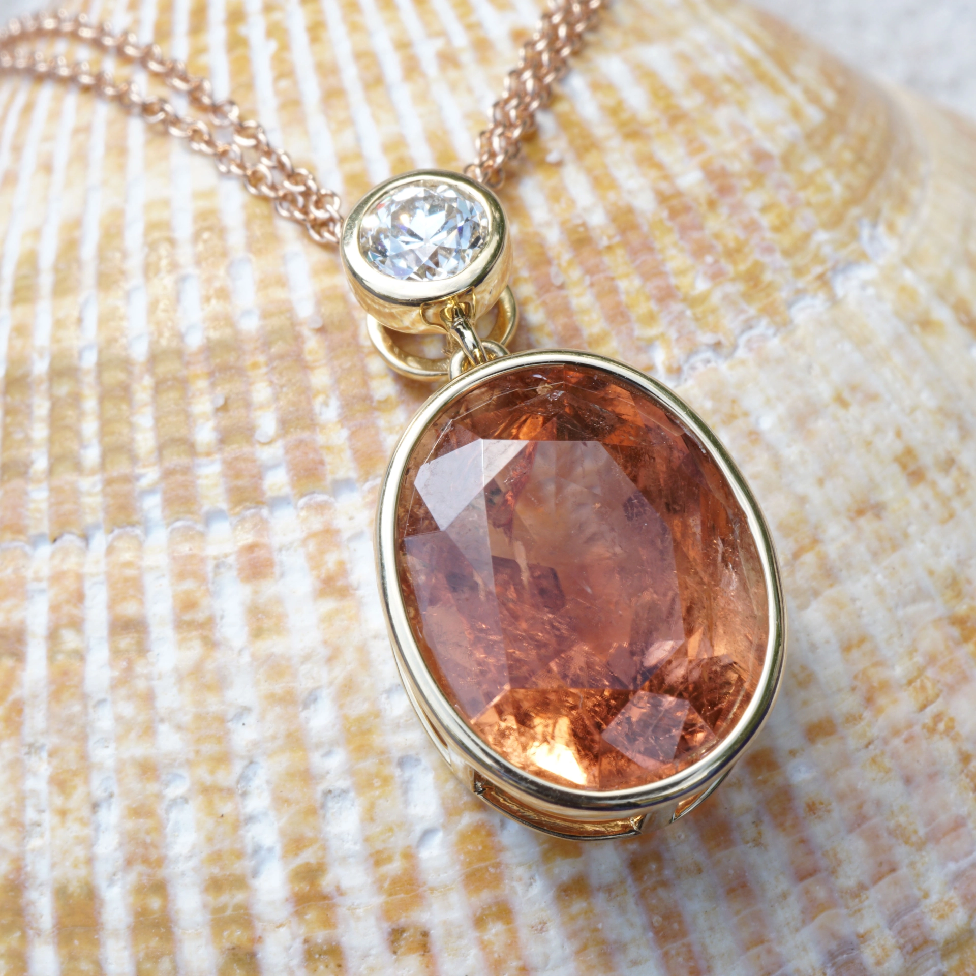 schmuckzicke_turmalin_altschliff_brillant_anhaenger_kette_gelbgold