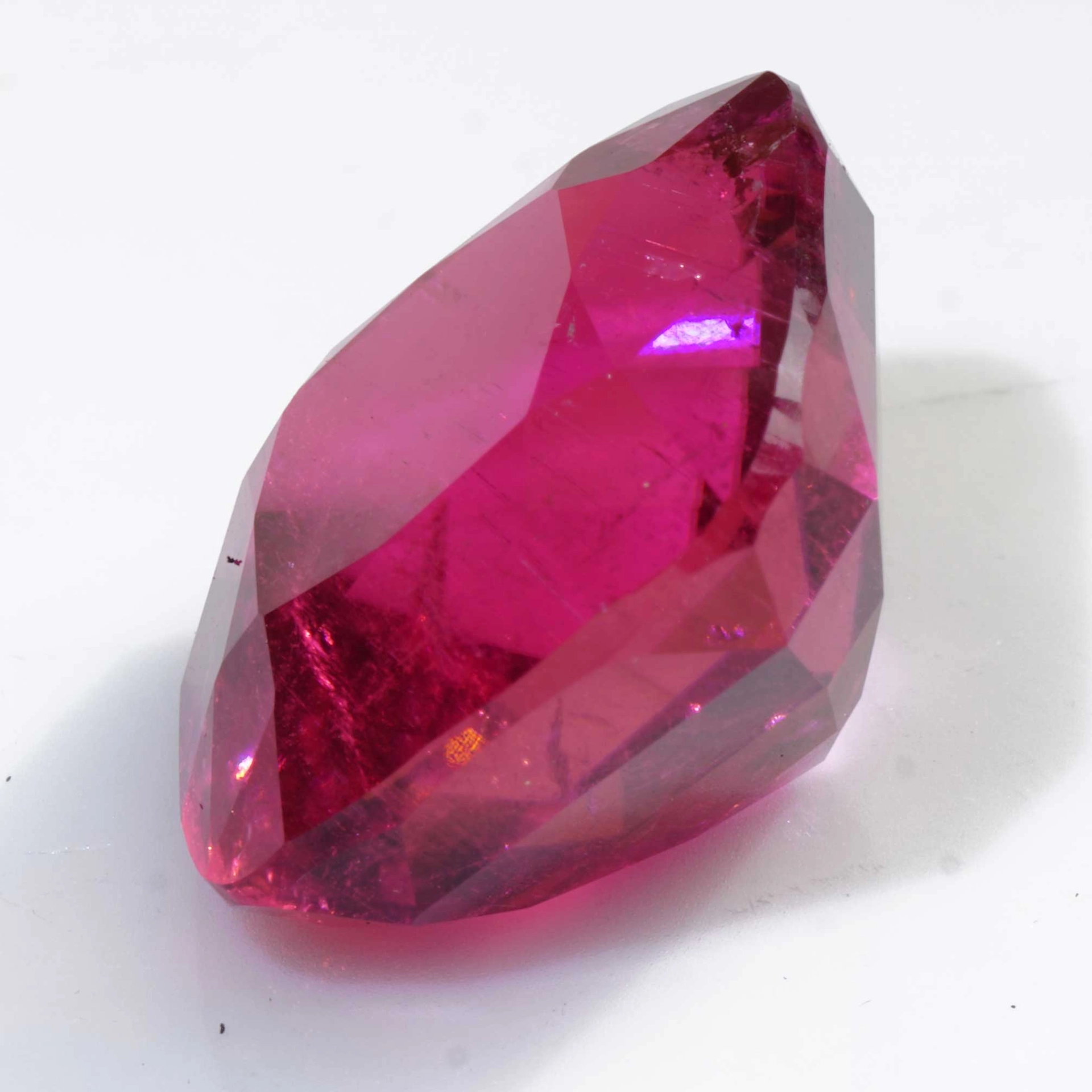 Rubellit der Extraklasse AAA+  23.10 ct Afghanistan Rubylight rot-pink mit unglaublicher Leuchtkraft