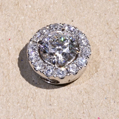 Brillant Anhänger rund 1.00 ct E SI1 6.17 - 6.25 x 4.01 mm im Halo Stil 0.25 ct GIA Gutachten