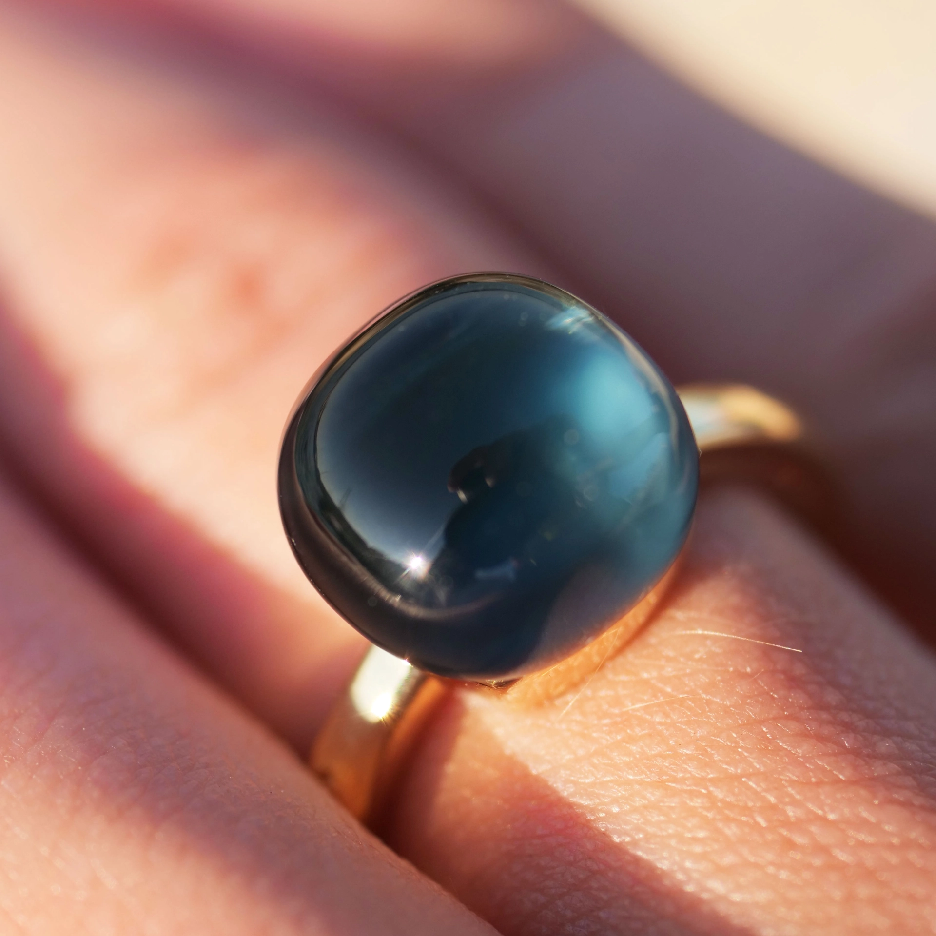 Blautopas Brillant Ring Londen Blue 750er Gelbgold Liquid Impressions cooles Design