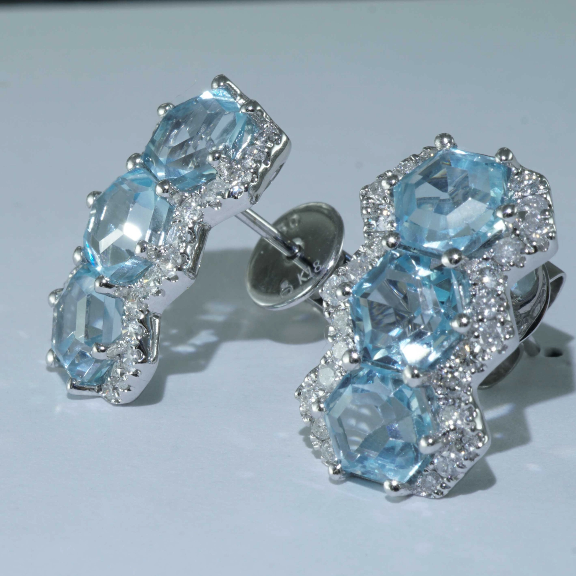 Blautopas Brillant Ohrstecker 750er Weissgold 3.60 ct 0.50 ct im extravaganten hexagonalen Stil