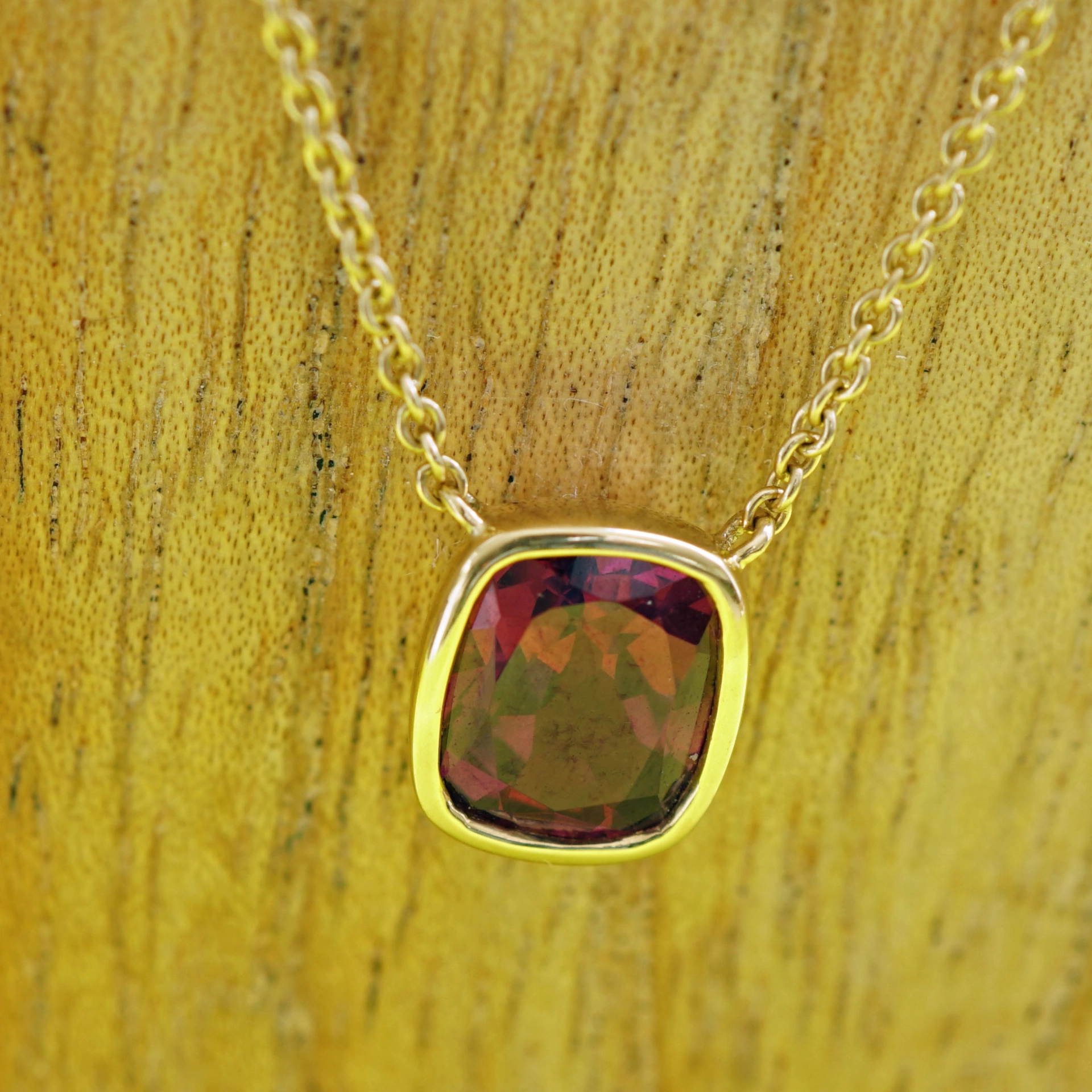 Rhodolith Collier 2.65 ct 750er Gelbgold 10 x 9 mm Spitzenqualität AAA+ Herzblut