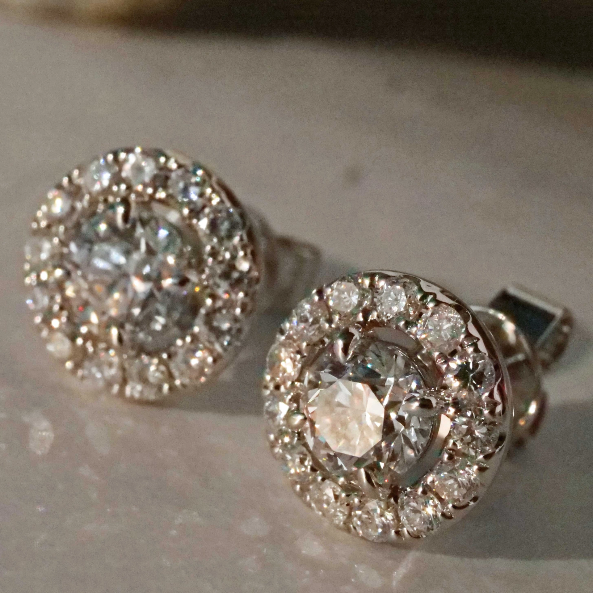 GIA zertifizierte 1.46 ct TW / VVS-VS Brillant Ohrstecker 750er Weissgold 9,2 mm Durchmesser