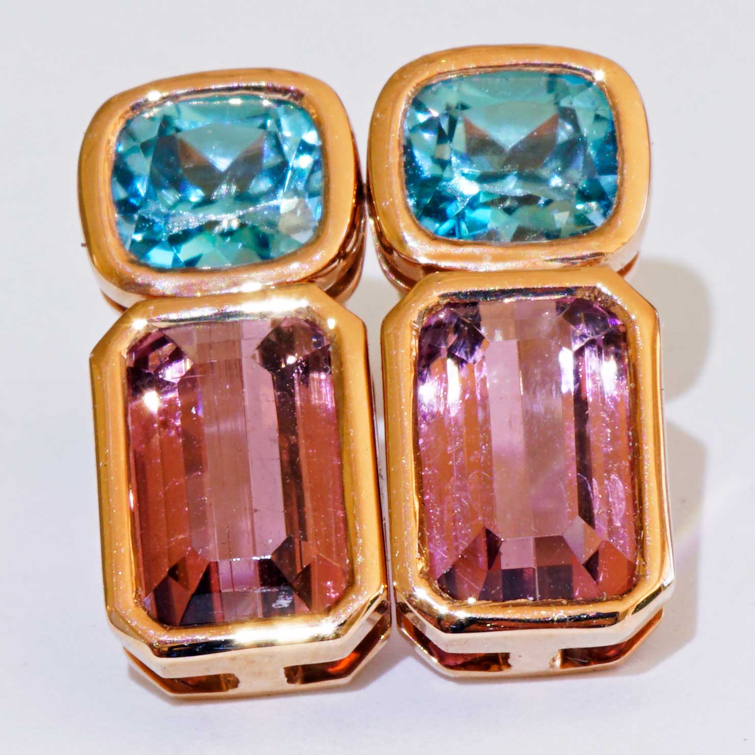 Blaue Zirkon Turmalin Ohrstecker in 750er Rosegold........elegante Kontrast Farben