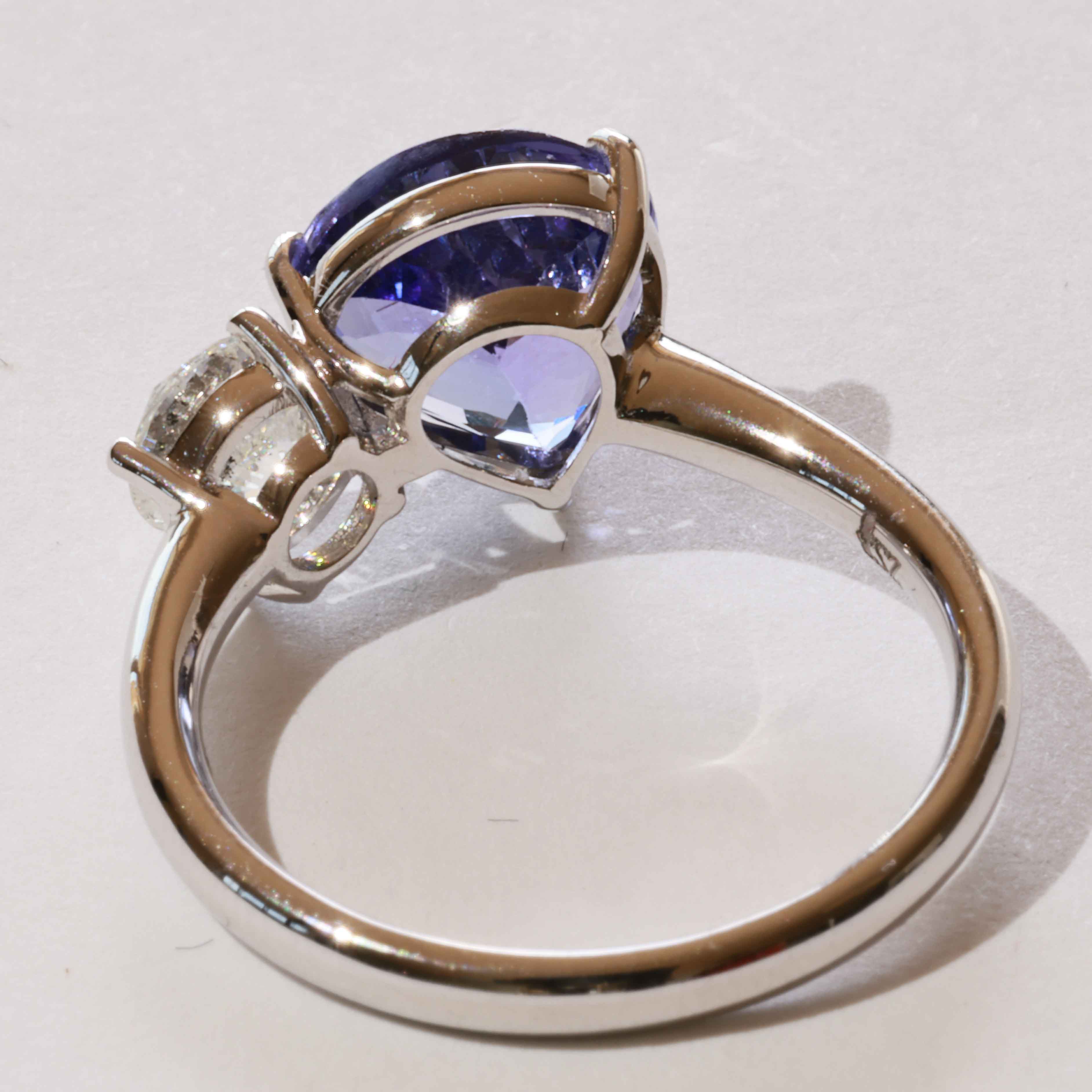 Tansanit Brillant Ring 750er Weissgold 2.30 ct  0.42 ct tolles Design zum Kombinieren als Steckring
