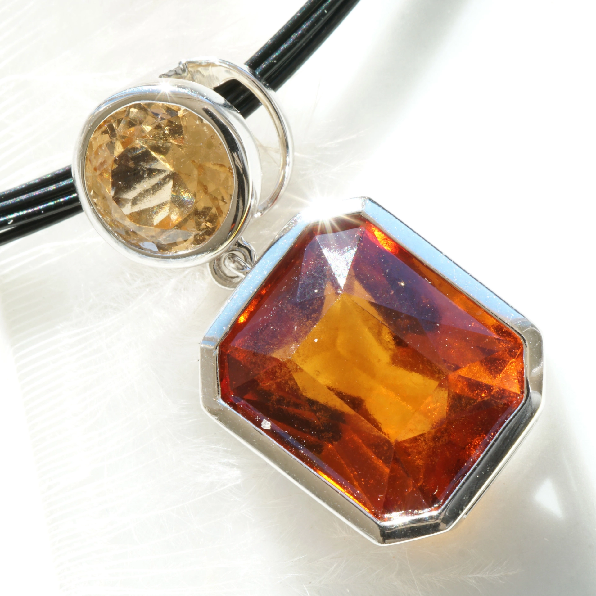 Hessonit Anhänger 750er Weissgold Vulkanisches Feuer 7.19 ct 1.61 ct Sri Lanka