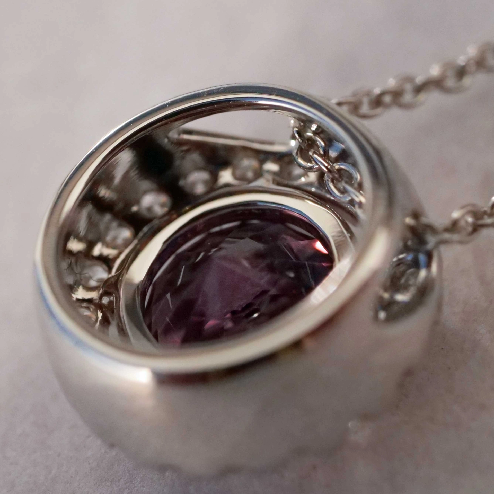 Spinell Brillant Anhänger 750er Weissgold 1.50 ct 0.14 ct fancy Naturfarbe pink violett aubergine
