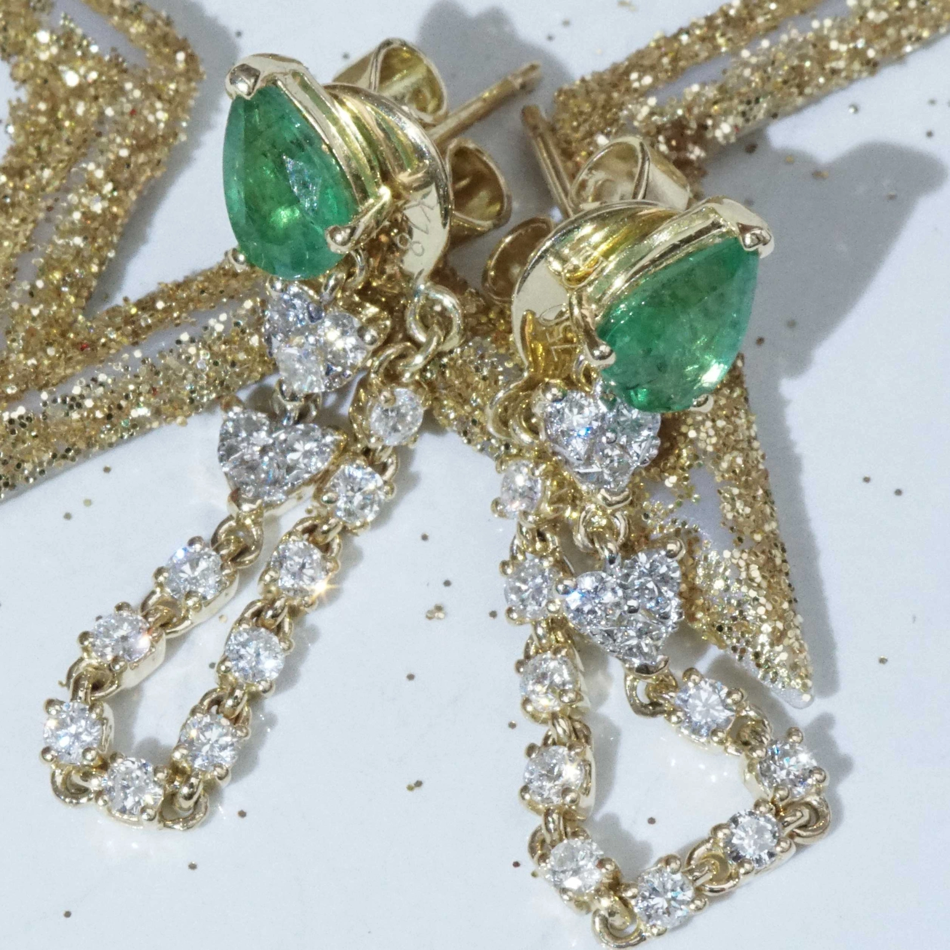 Smaragd Brillant Ohrhänger in Kettenform 0.70 ct 0.60 ct 750er Gelbgold...trendy..