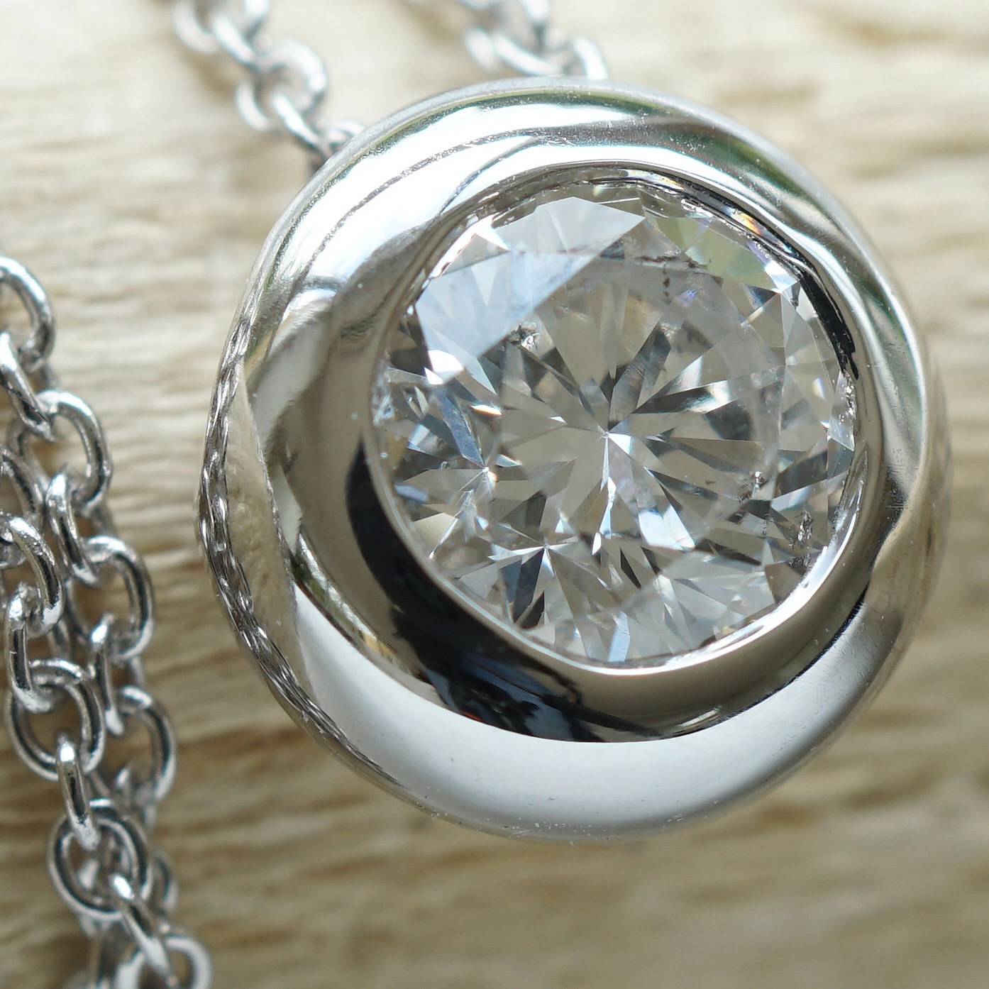 Brillant Solitär Anhänger mit Kette 750er Weissgold 0.41 ct W SI...genau den will ich...