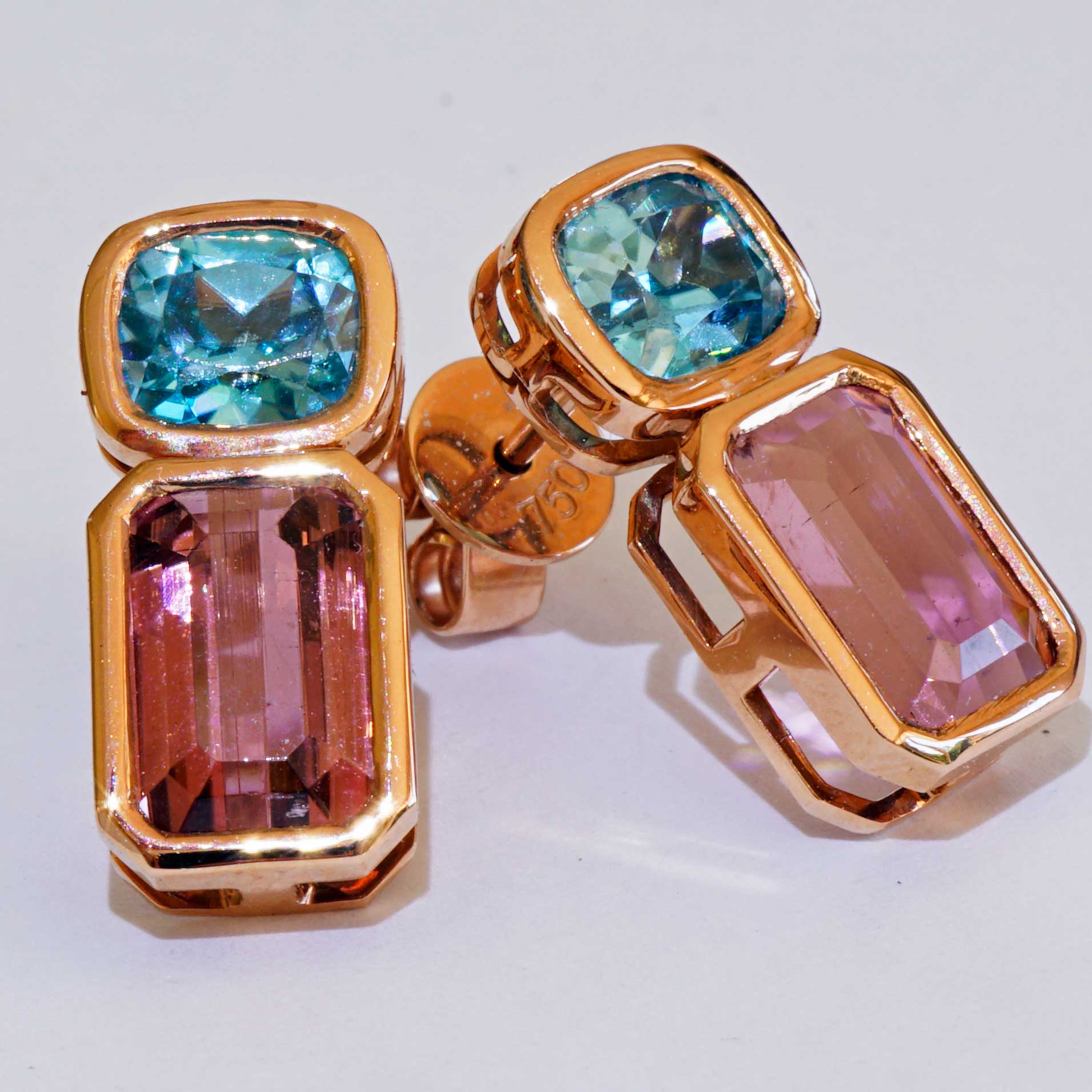 Blaue Zirkon Turmalin Ohrstecker in 750er Rosegold........elegante Kontrast Farben