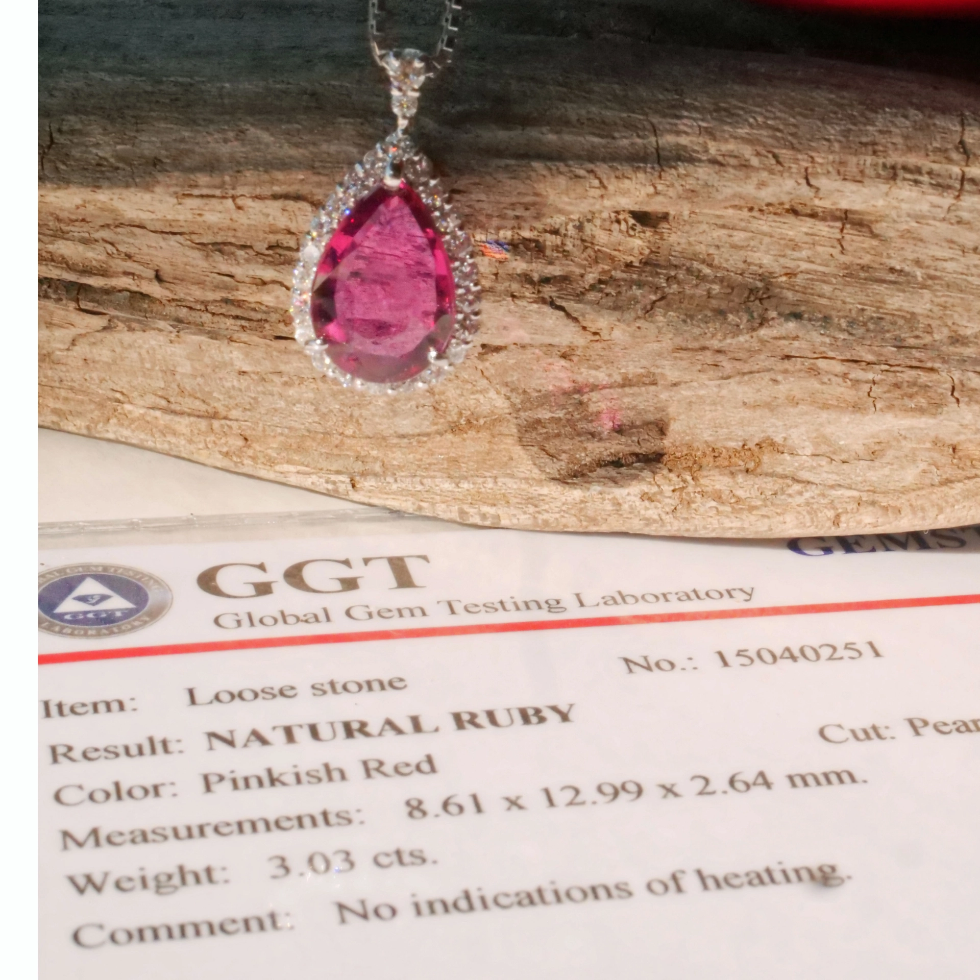 Rubin Brillant Anhänger 3.03 ct unerhitzt Mosambik AIGS Zertifikat 950er Platin 0.43 ct selten