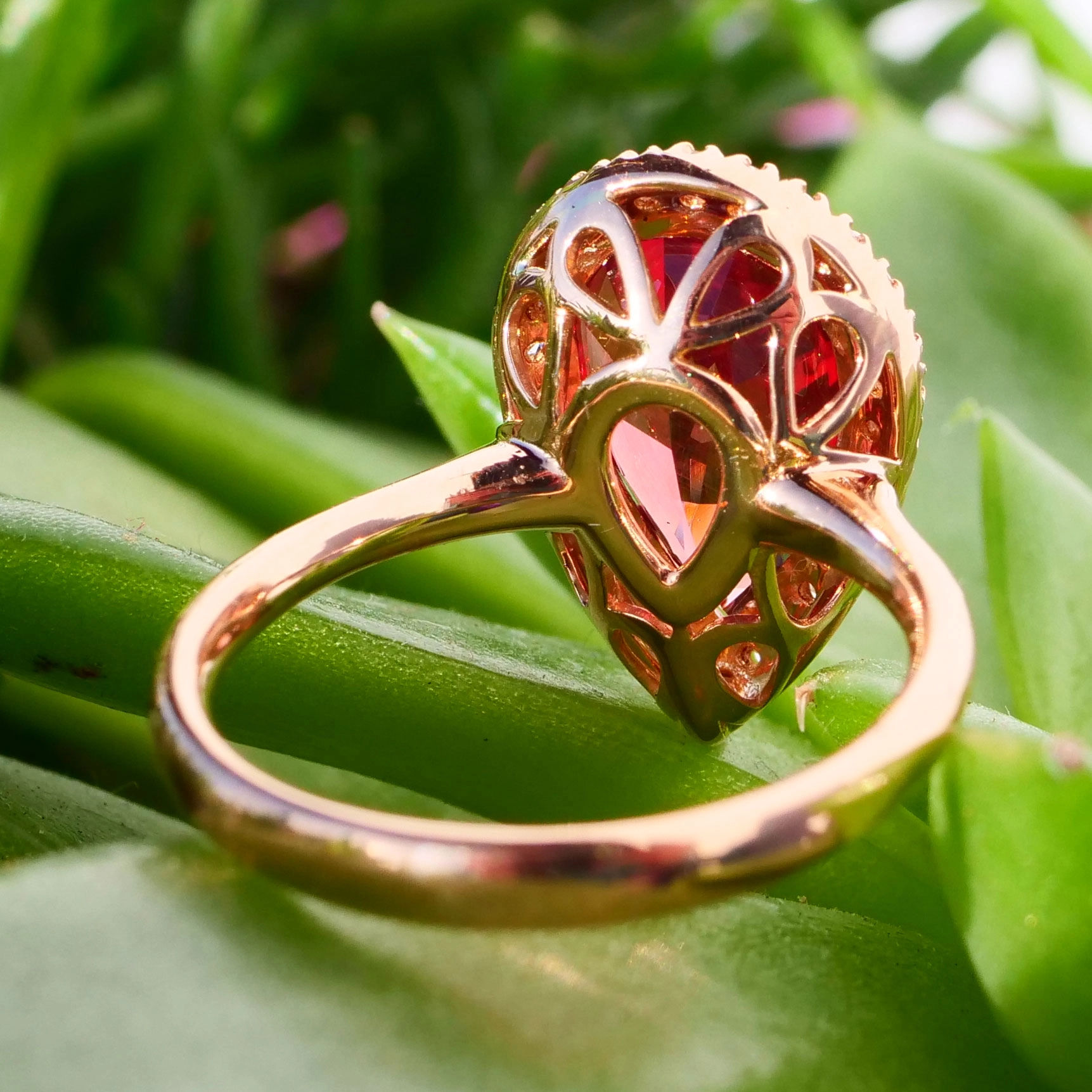 Malaya Granat Brillant Ring 750er Rosegold 5.45 ct Tansania....ein Wandlungskünstler