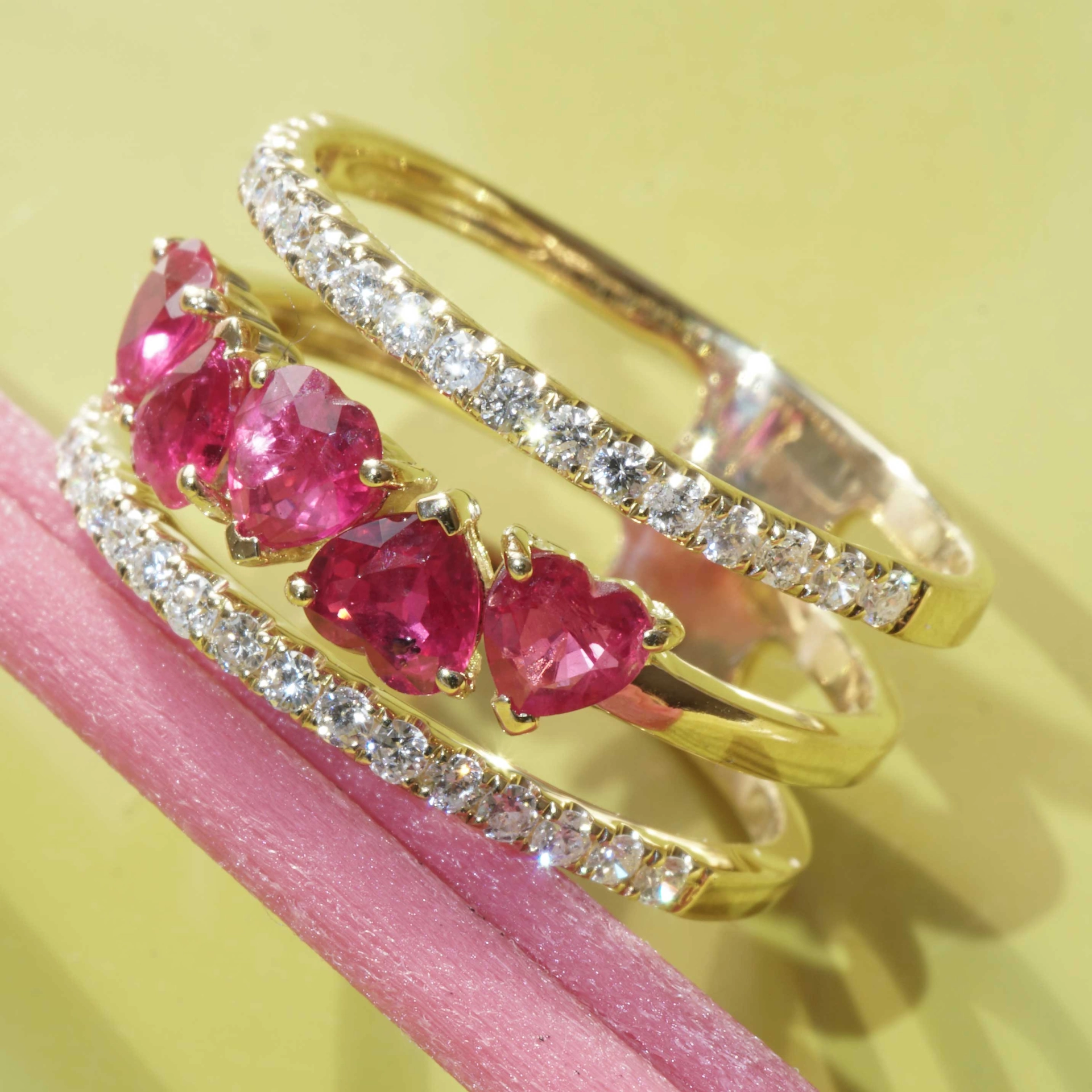 Rubin Brillant Ring 1.20 ct 0.40 ct 750er Gelbgold....fünf rote Herzen für........