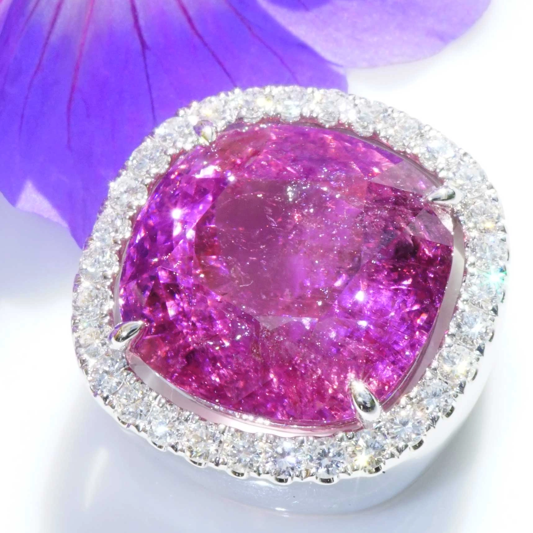 SON04857-Kupfer-Rubellit-Brillant-Anhaenger-16-84-ct-im-strahlenden-leuchtenden-pink-rot-750er-Weissgold Kupfer Rubellith Brillant Anhänger 16.84 ct im strahlenden leuchtenden pink-rot  750er Weissgold sel